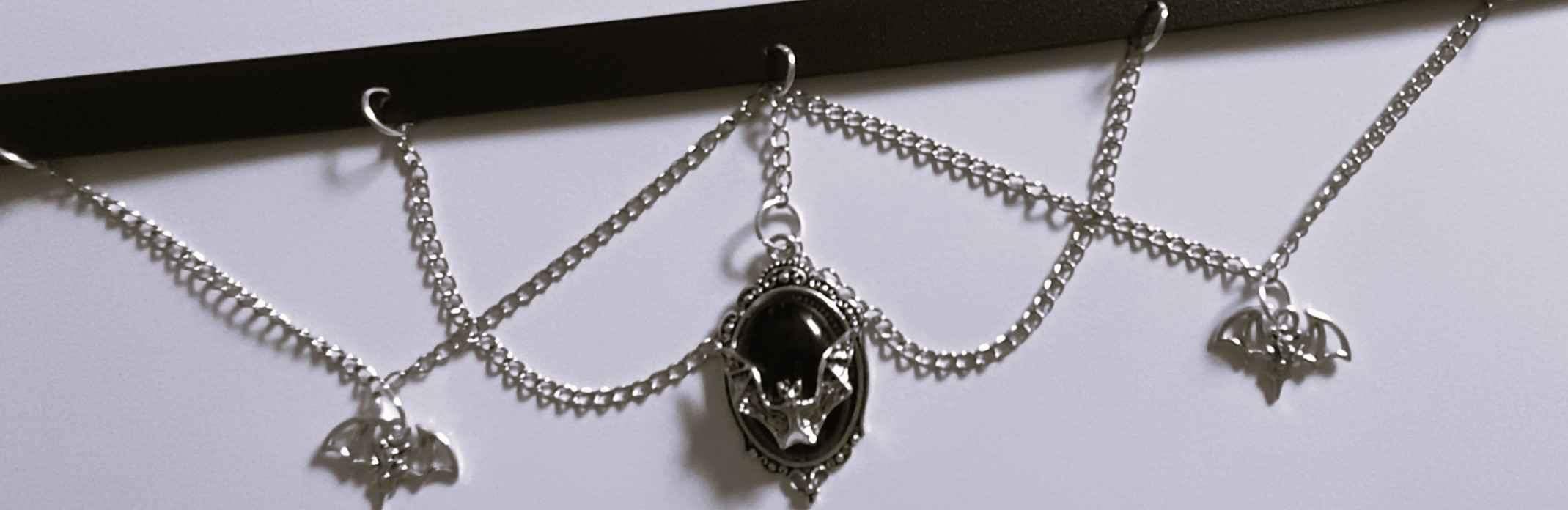 Choker w stylu gotyckim z nietoperzami. 7