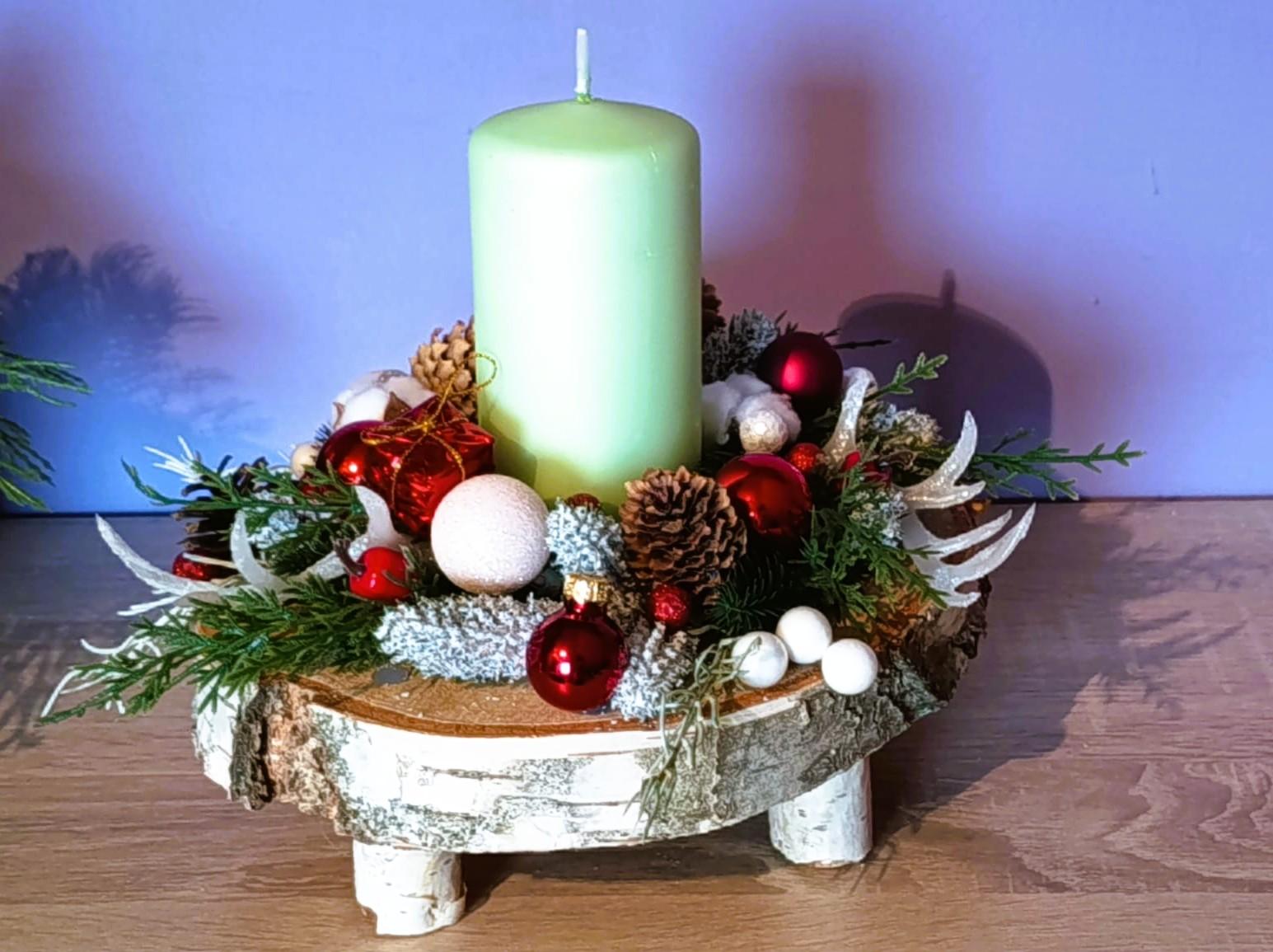 Dekoracja świąteczna ze świecą na plastrze brzozy. 2