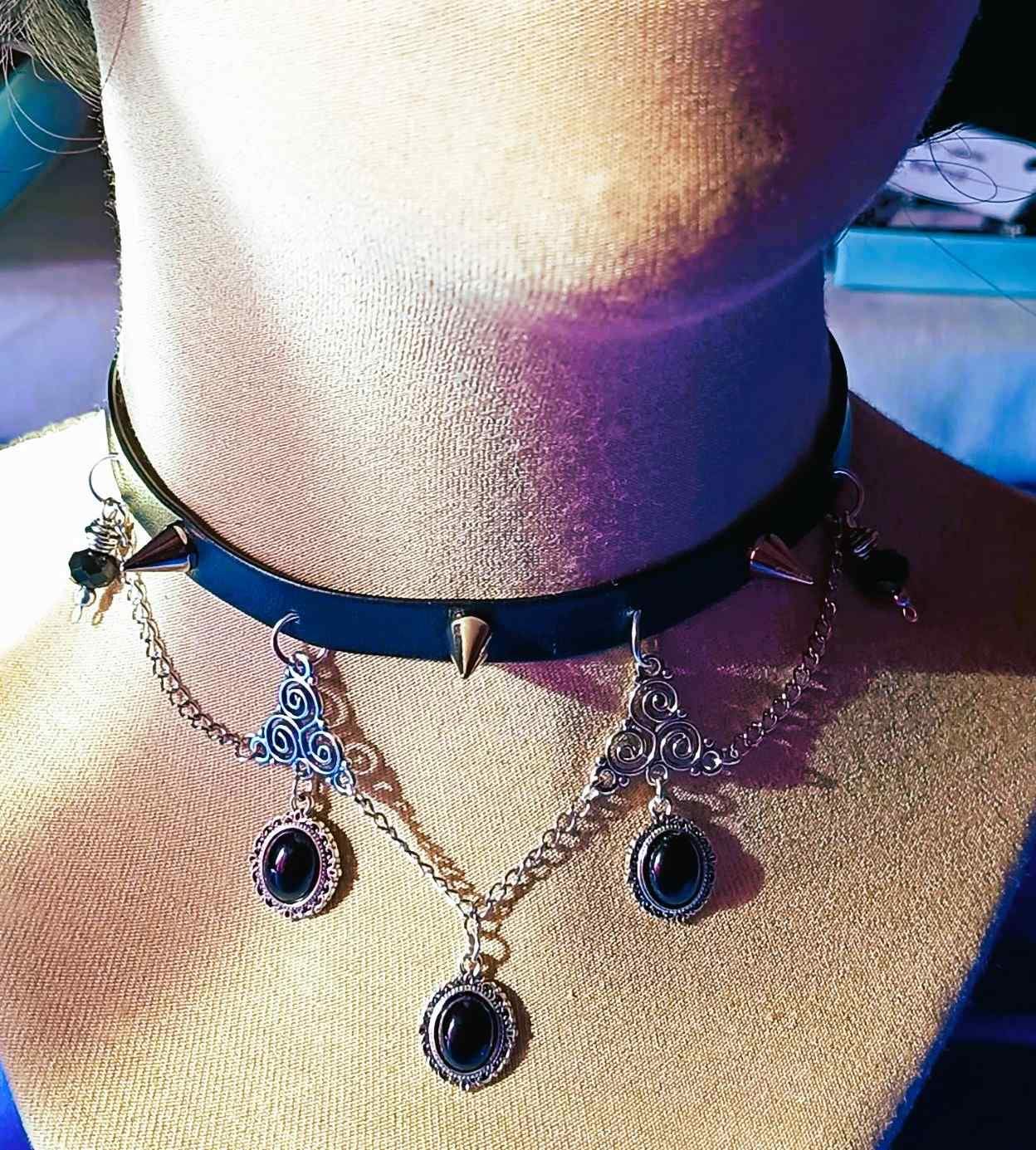 Choker w stylu gotyckim z czarnymi kaboszonami #0029 2