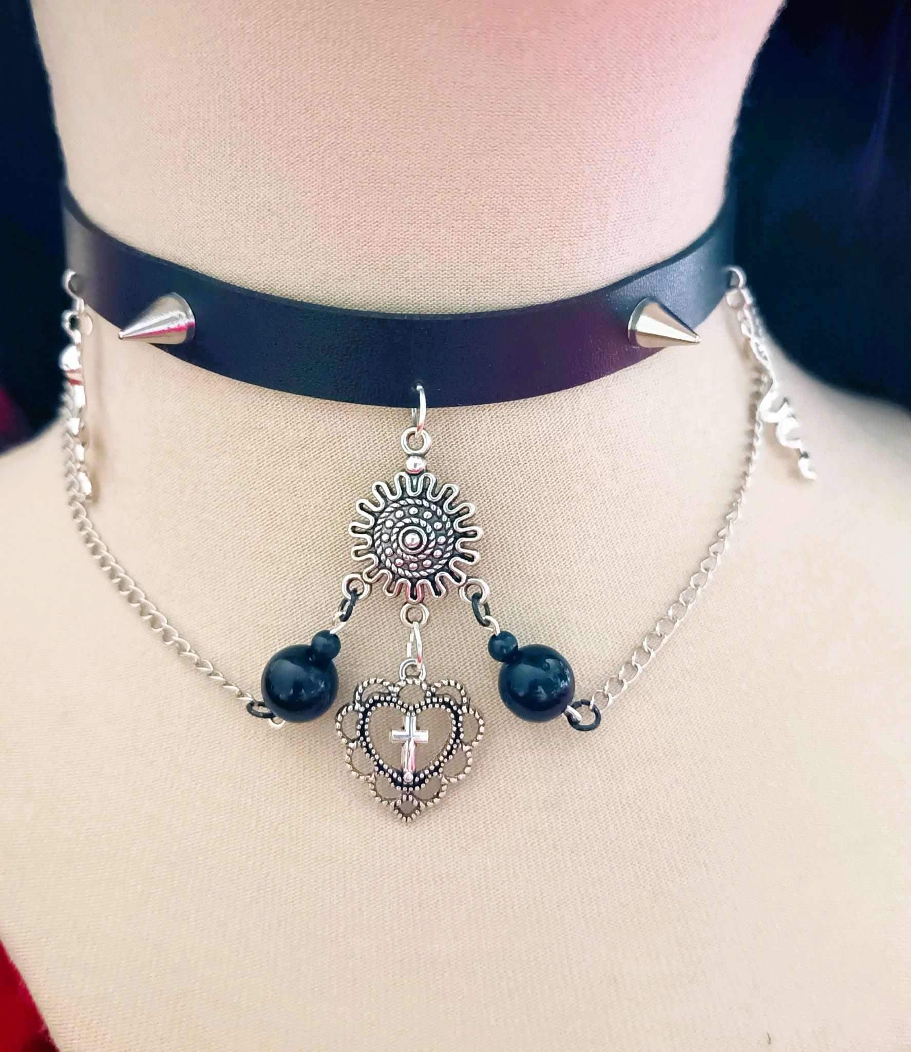 Gotycki choker z zawieszkami mix #0025 0
