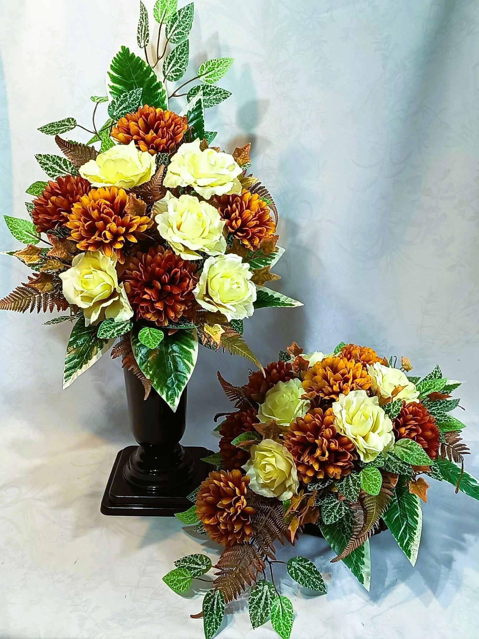 Zestaw nagrobny chryzantemy i róże / Grave arrangement: chrysanthemums and roses #KNG034 0