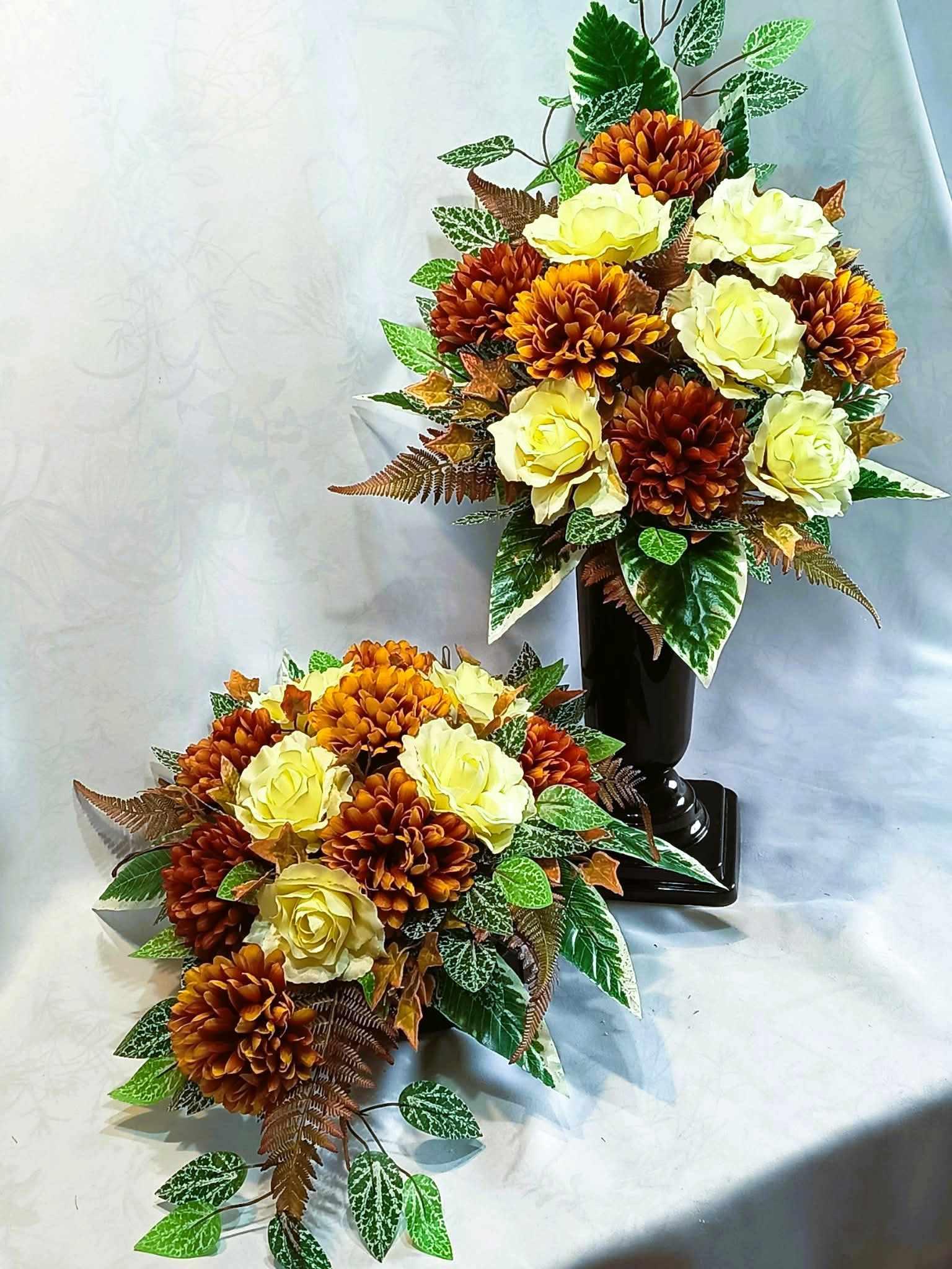 Zestaw nagrobny chryzantemy i róże / Grave arrangement: chrysanthemums and roses #KNG034 3