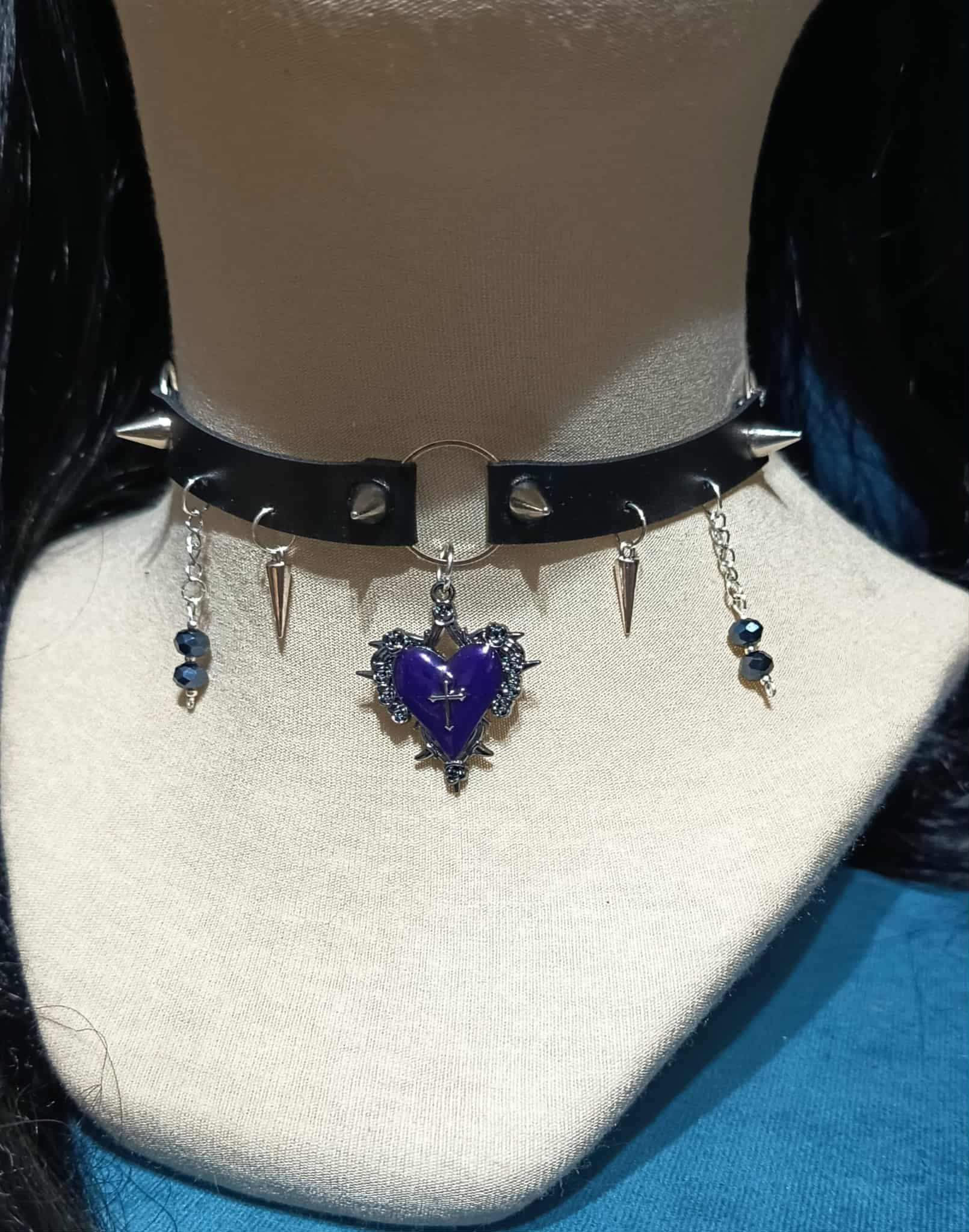 Gotycki choker z fioletowym sercem 2