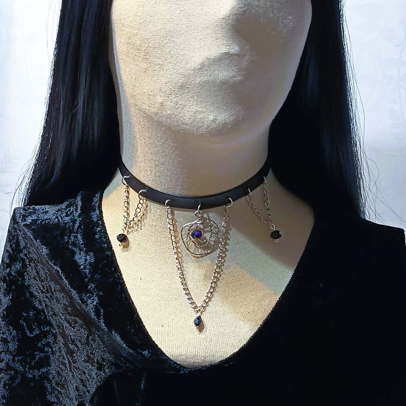 Choker w stylu gotyckim z kryształkami / Gothic-style choker with crystals #0033 0