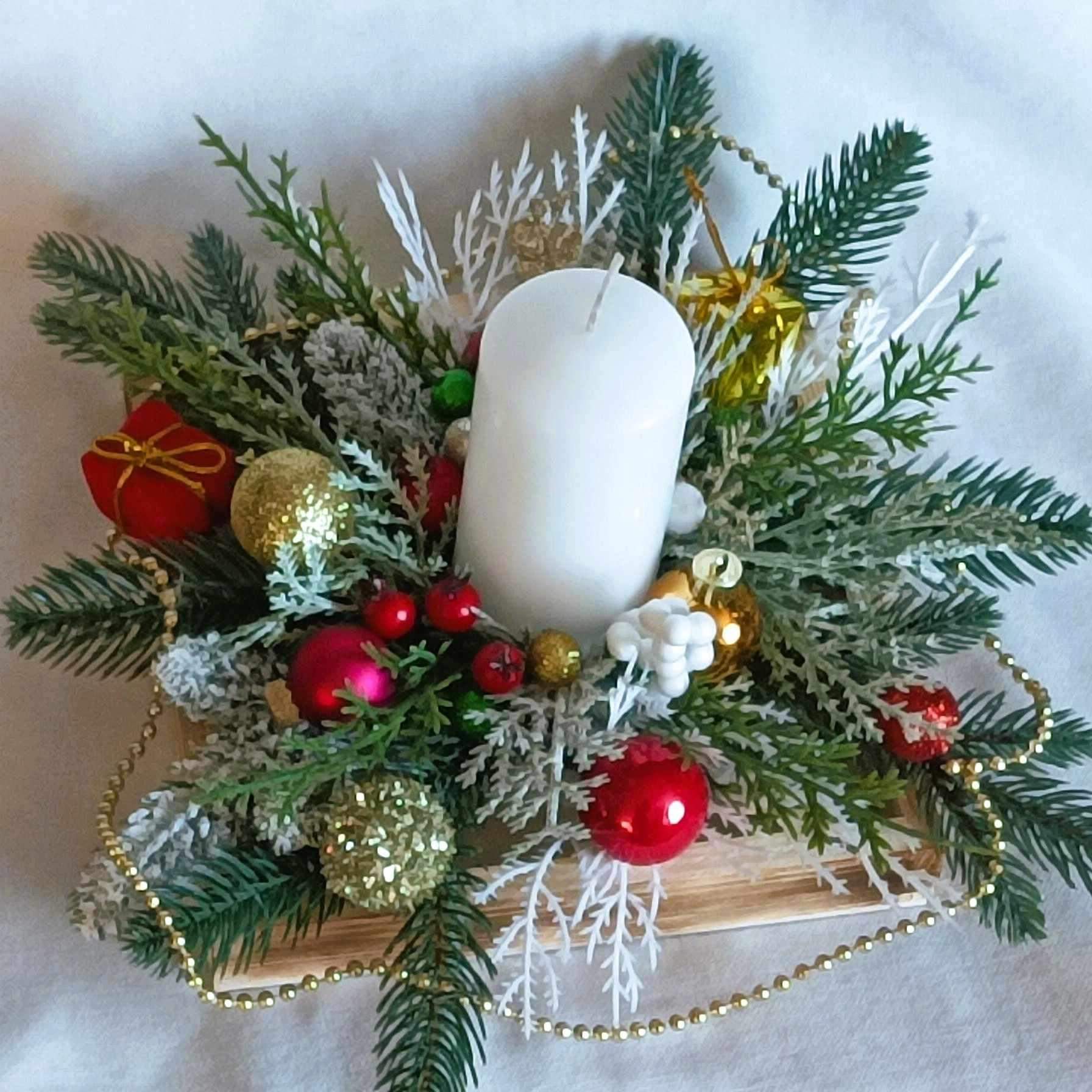 Stroik z białą świecą 0