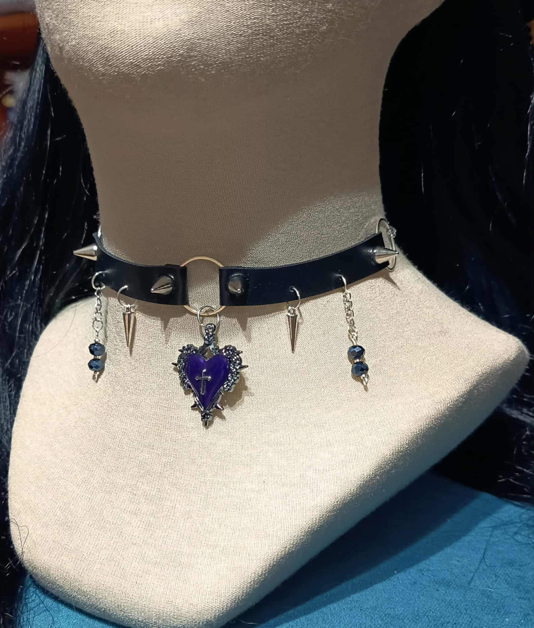 Gotycki choker z fioletowym sercem 1