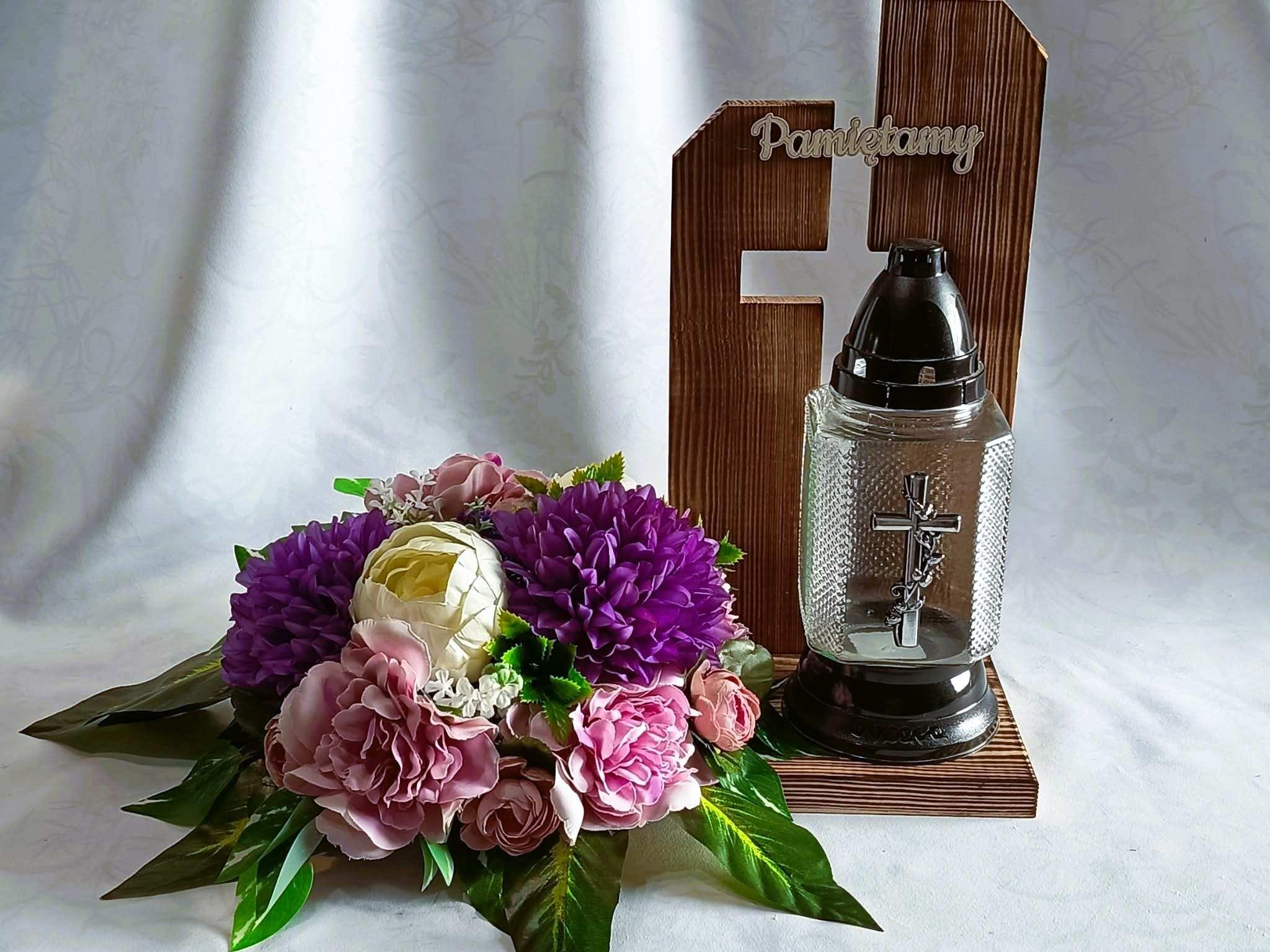 Dekoracja kwiatowa na podstawie z drewna / Floral decoration on a wooden base #KNG024 0