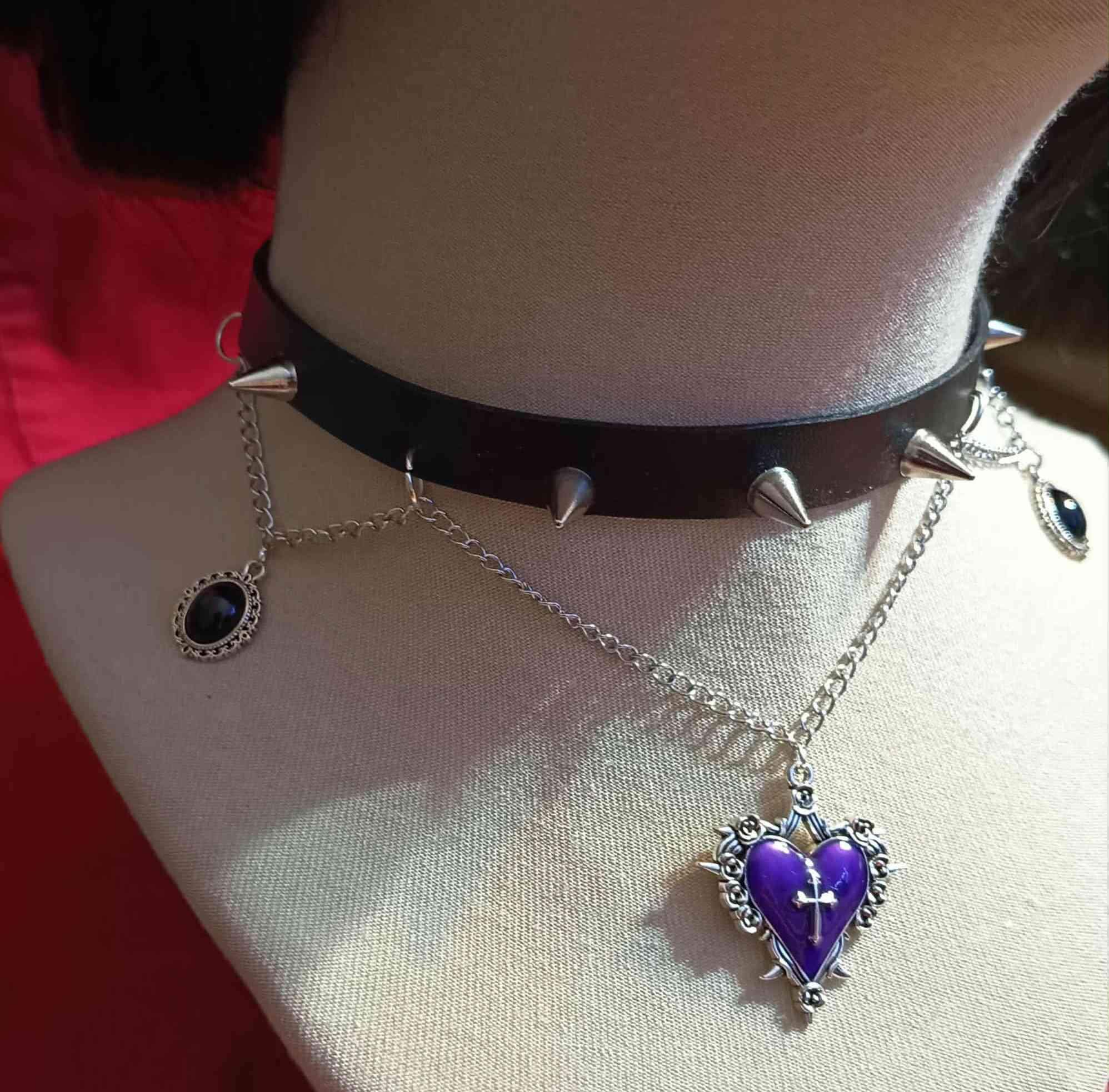 Gotycki choker z sercem w kolorze fioletu 4