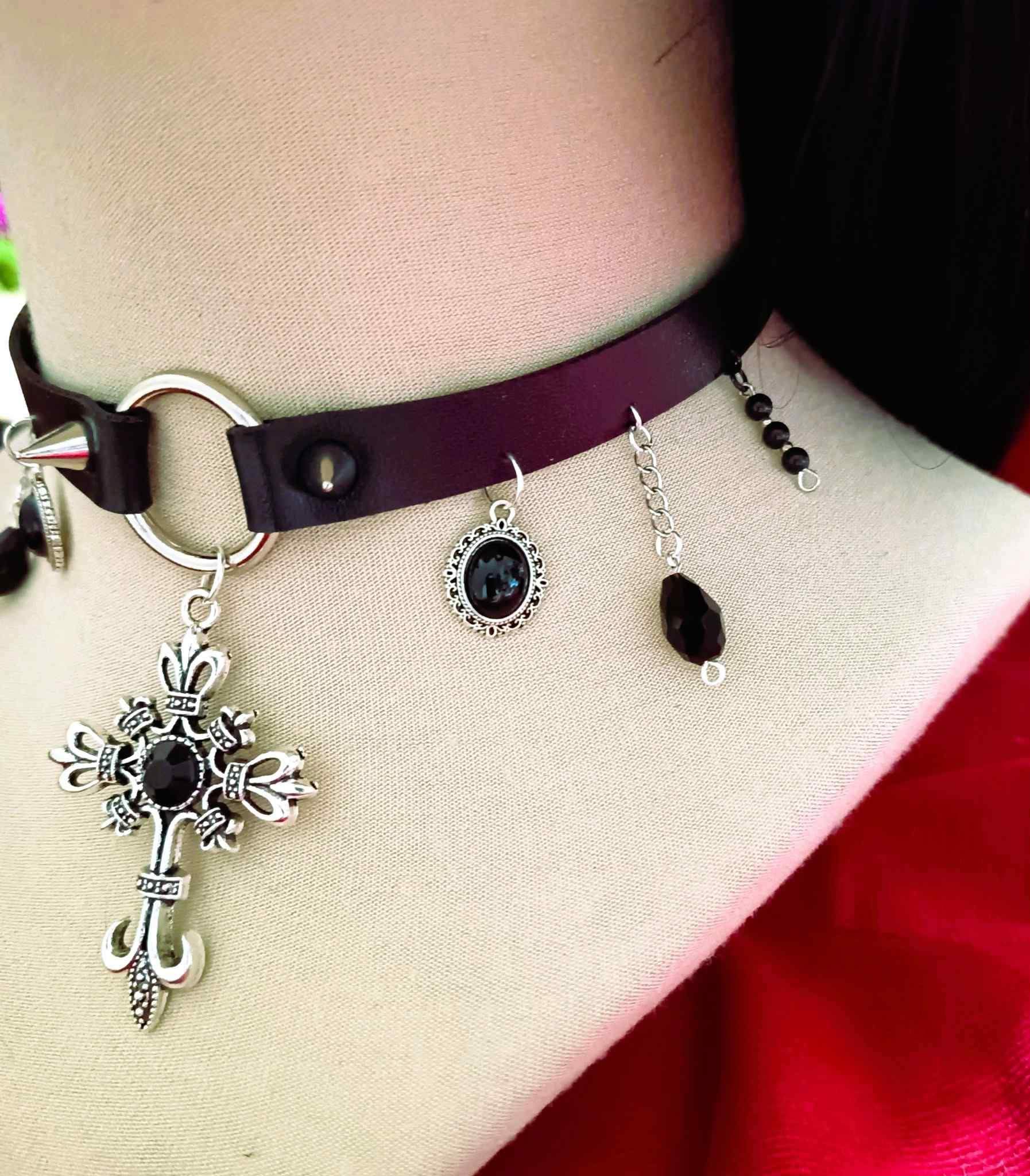 Choker w stylu gotyckim z dużym krzyżem #0027 1