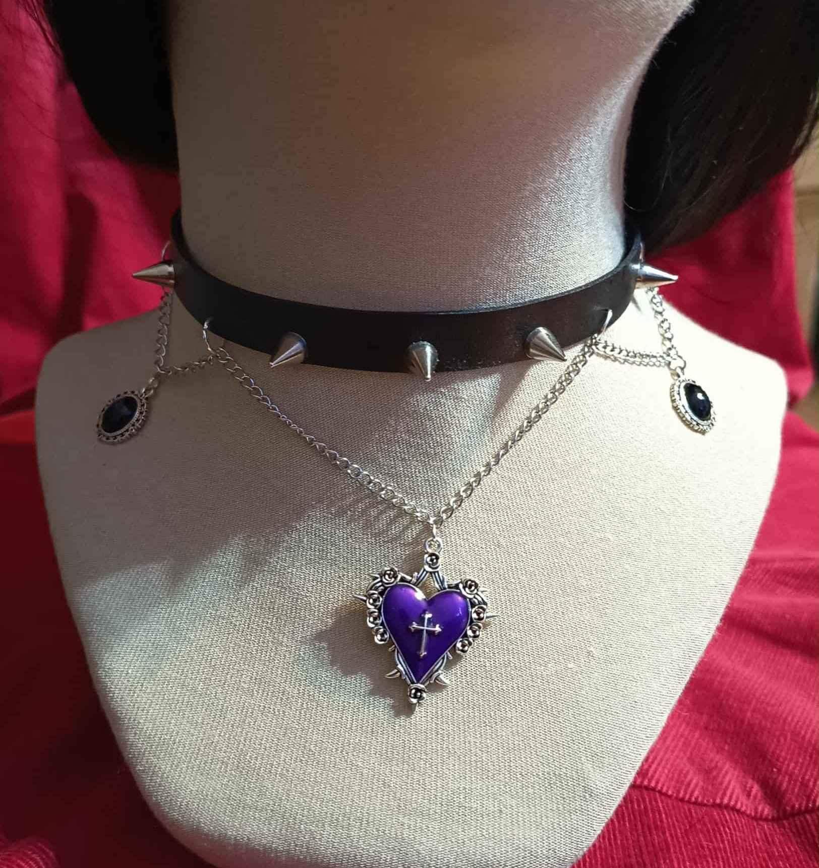 Gotycki choker z sercem w kolorze fioletu 5