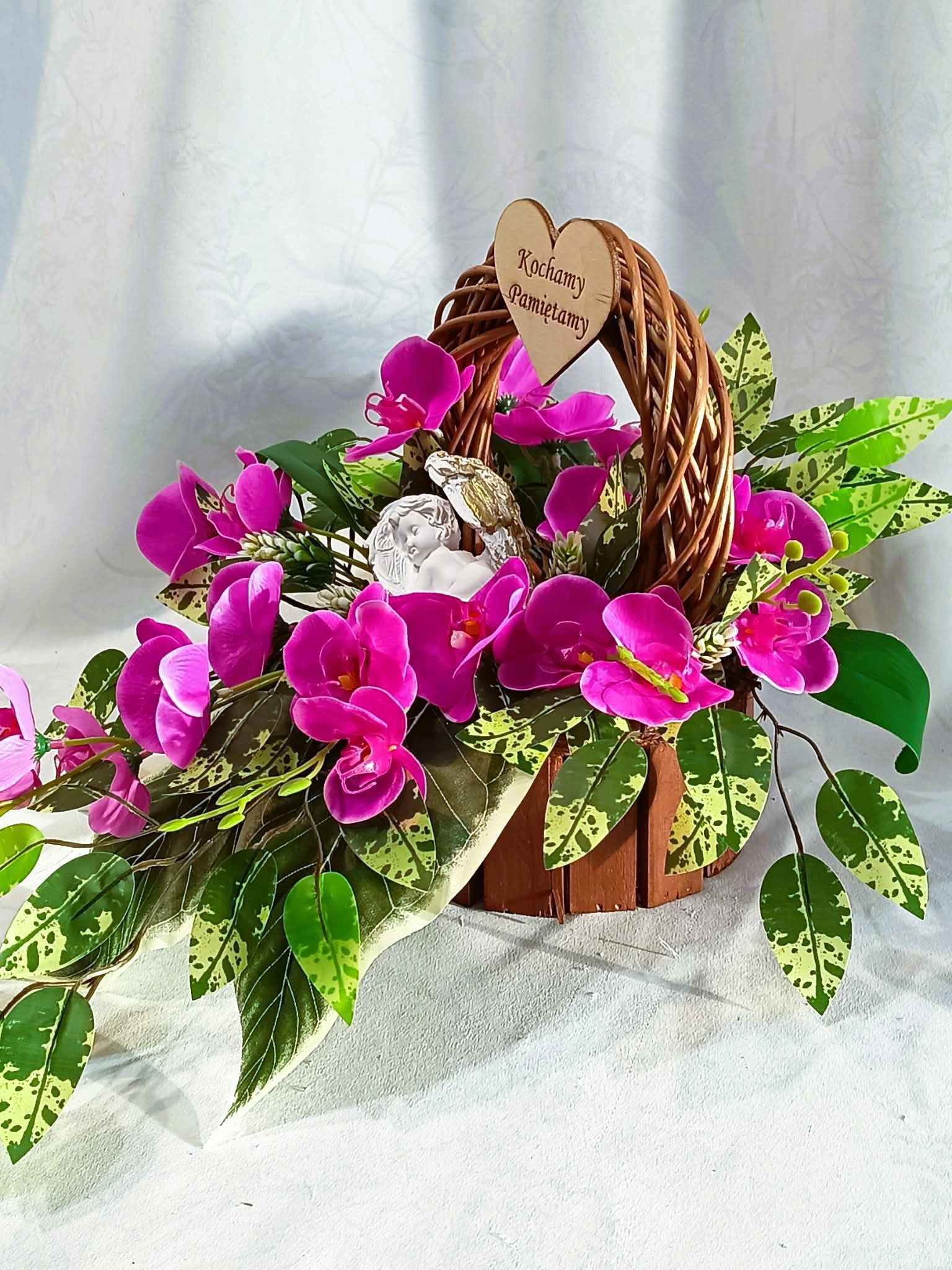 Kompozycja kwiatowa z aniołkiem (3) / Floral arrangement with a little angel (3) #KNG031 1
