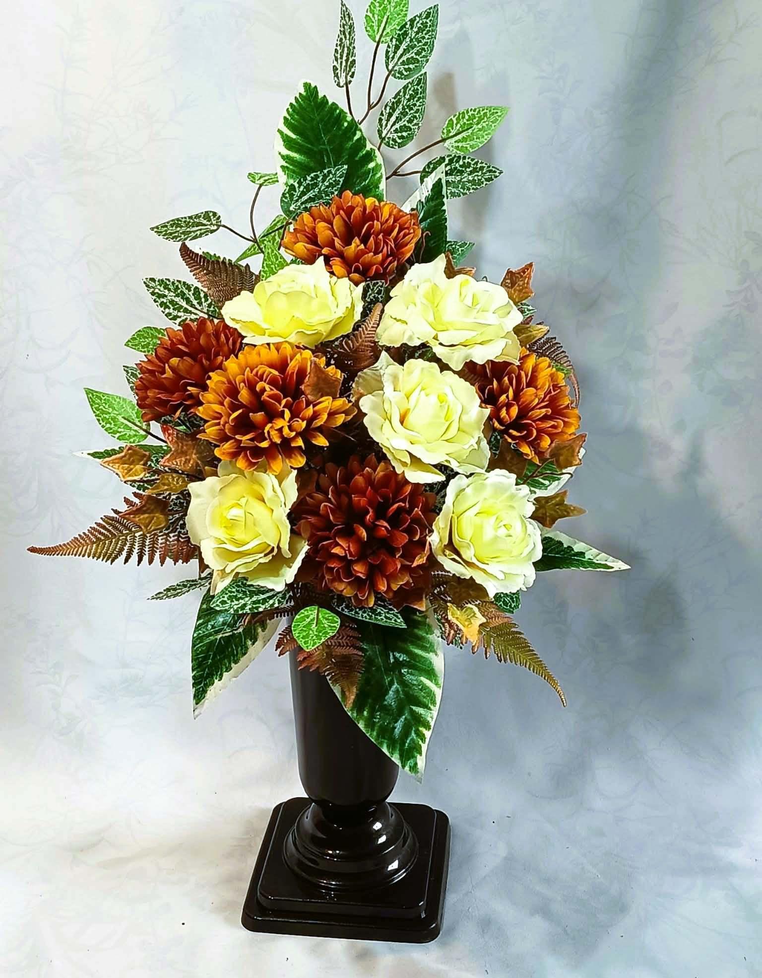 Zestaw nagrobny chryzantemy i róże / Grave arrangement: chrysanthemums and roses #KNG034 1