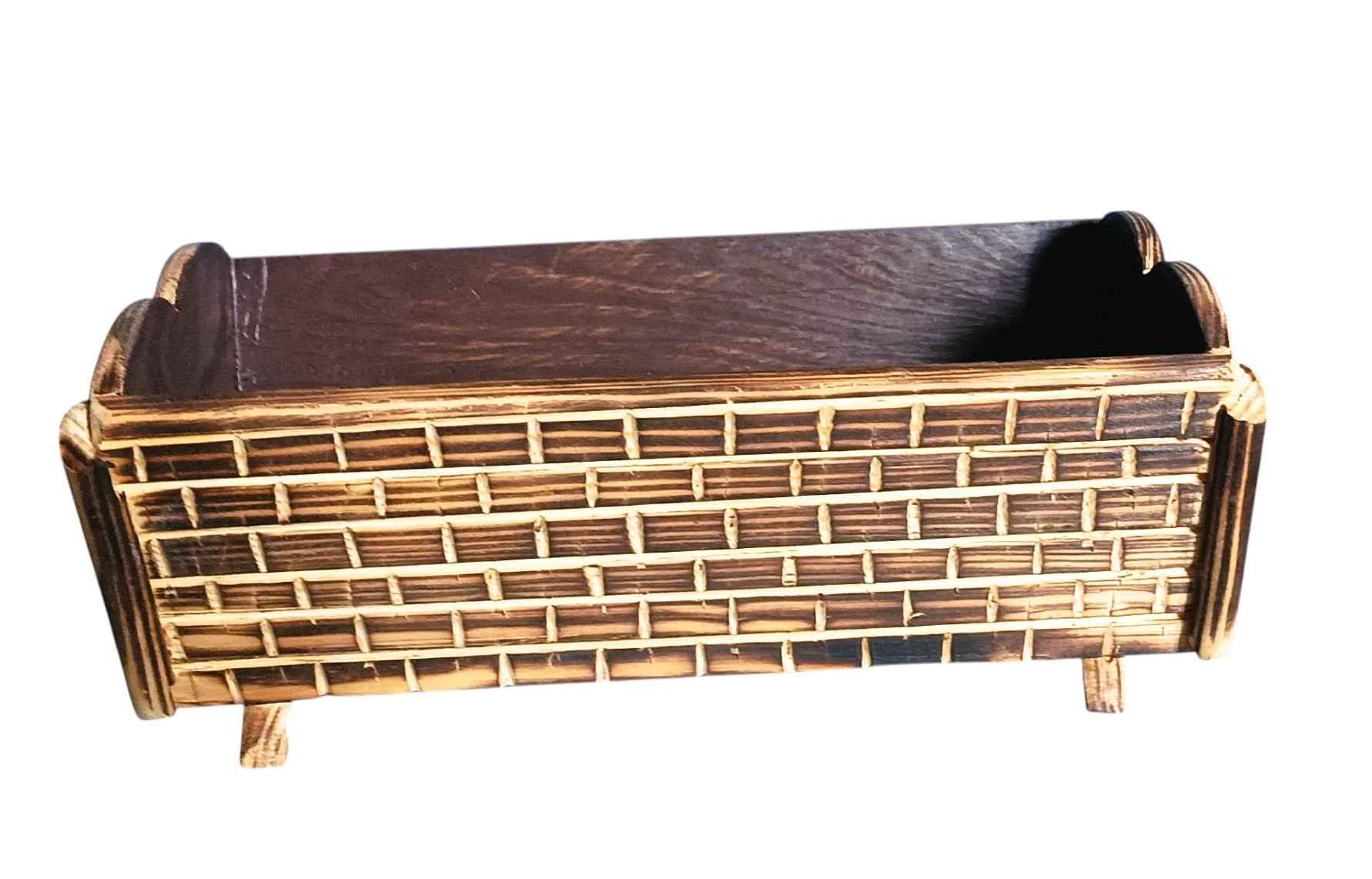 Rustykalna drewniana skrzyneczka z ręcznie rzeźbionym motywem cegiełki 1