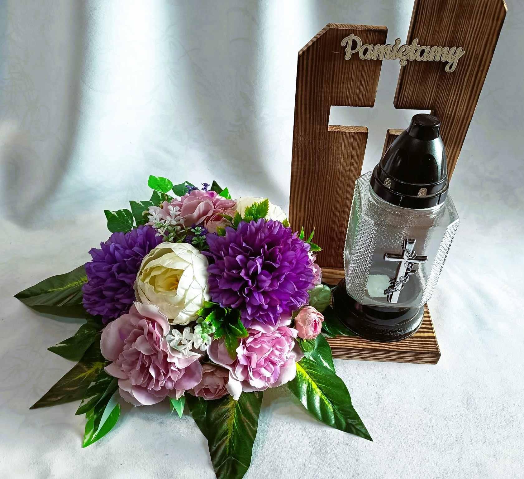 Dekoracja kwiatowa na podstawie z drewna / Floral decoration on a wooden base #KNG024 1