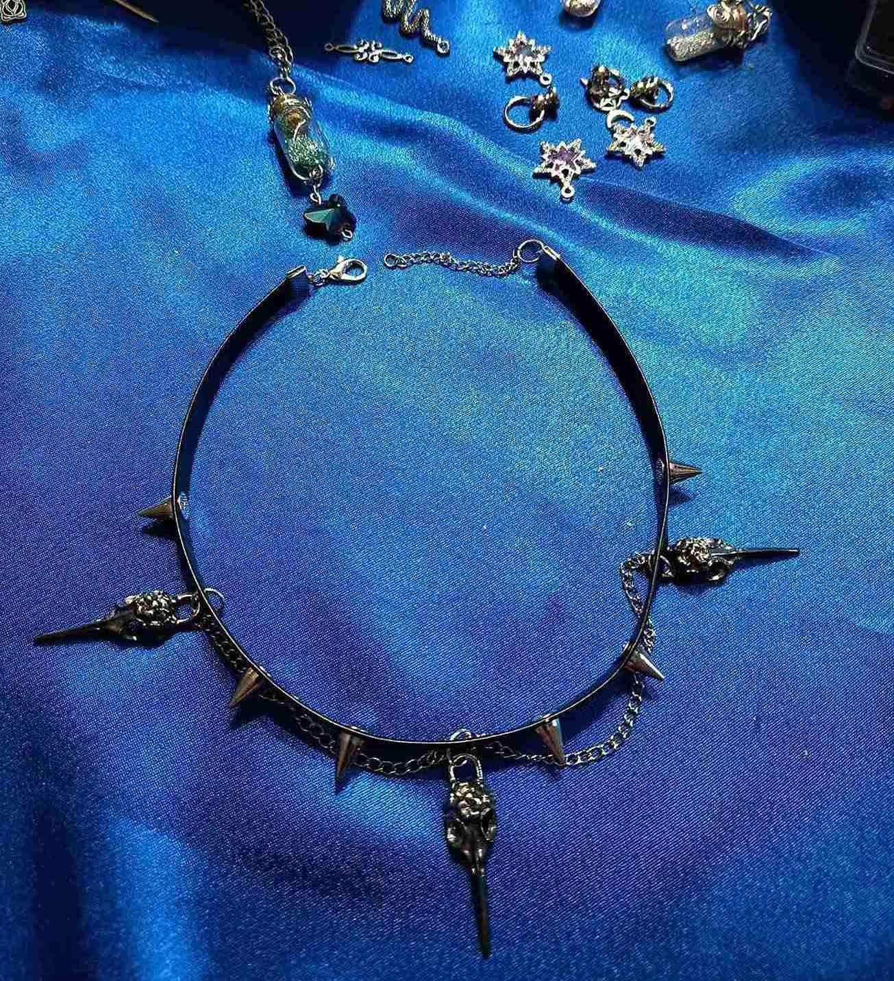 Choker w stylu gotyckim z czaszkami i ćwiekami #0030 3
