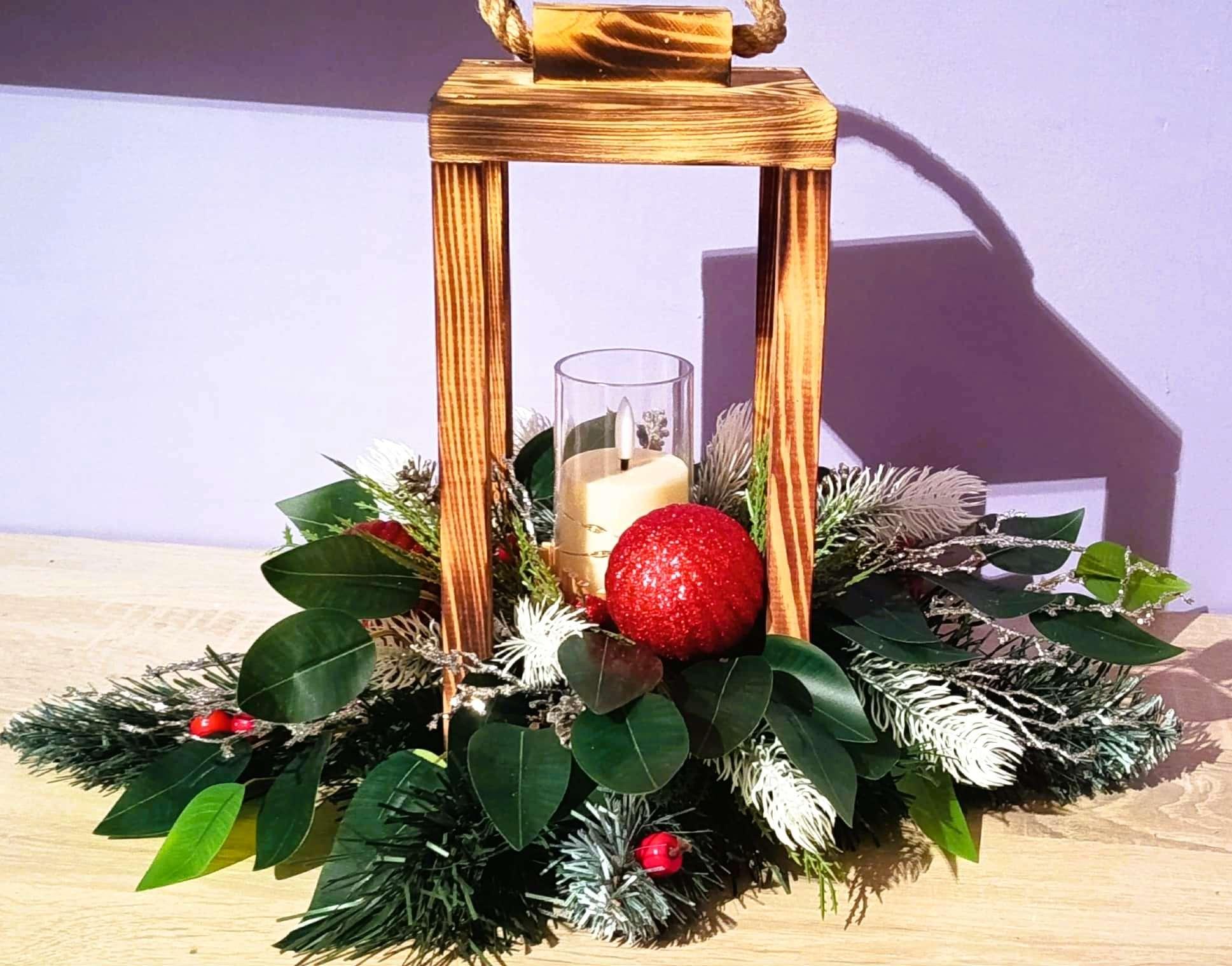 Świąteczna latarnia ze światełkiem 0