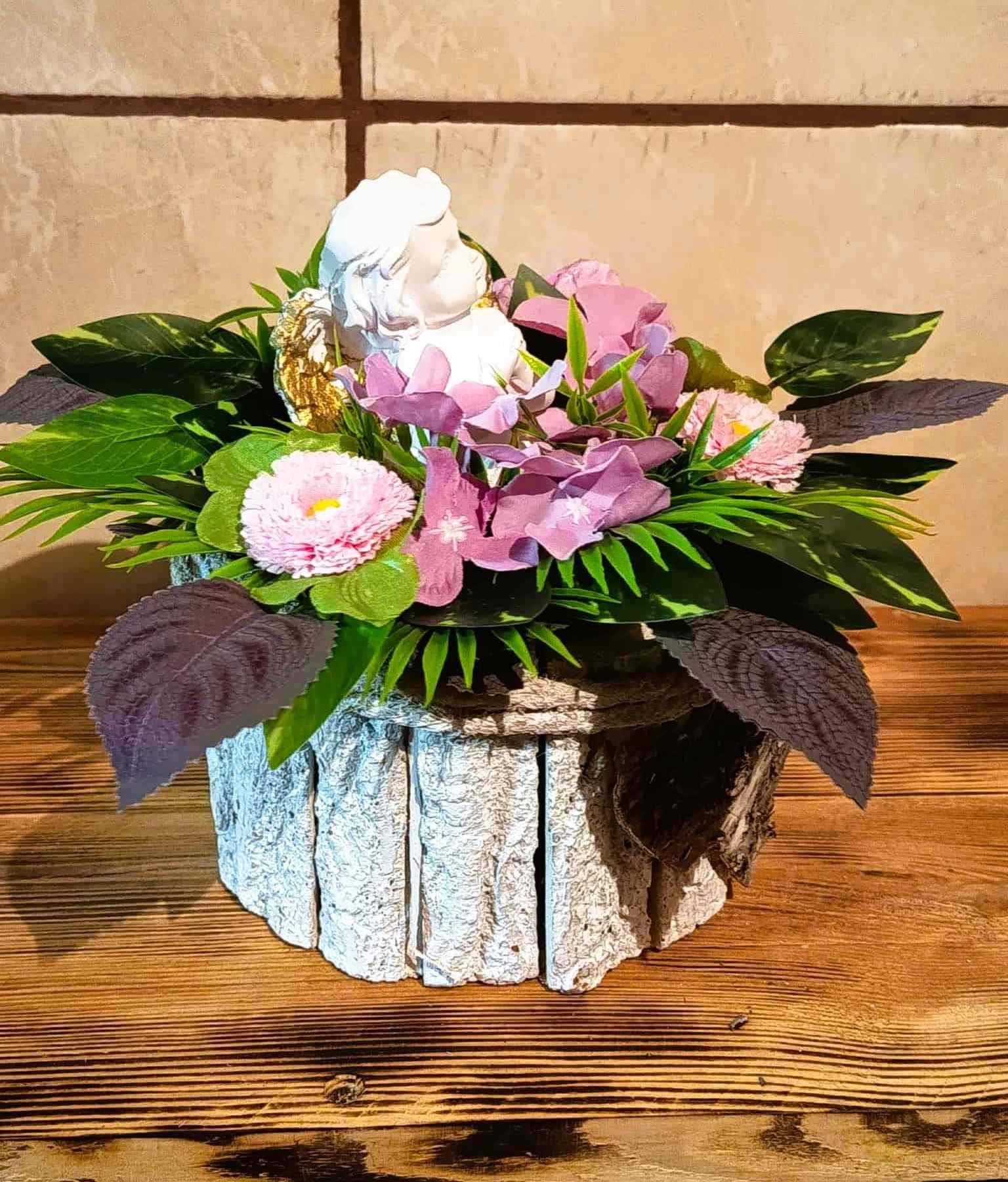 Kompozycja kwiatowa z aniołkiem (2) 3