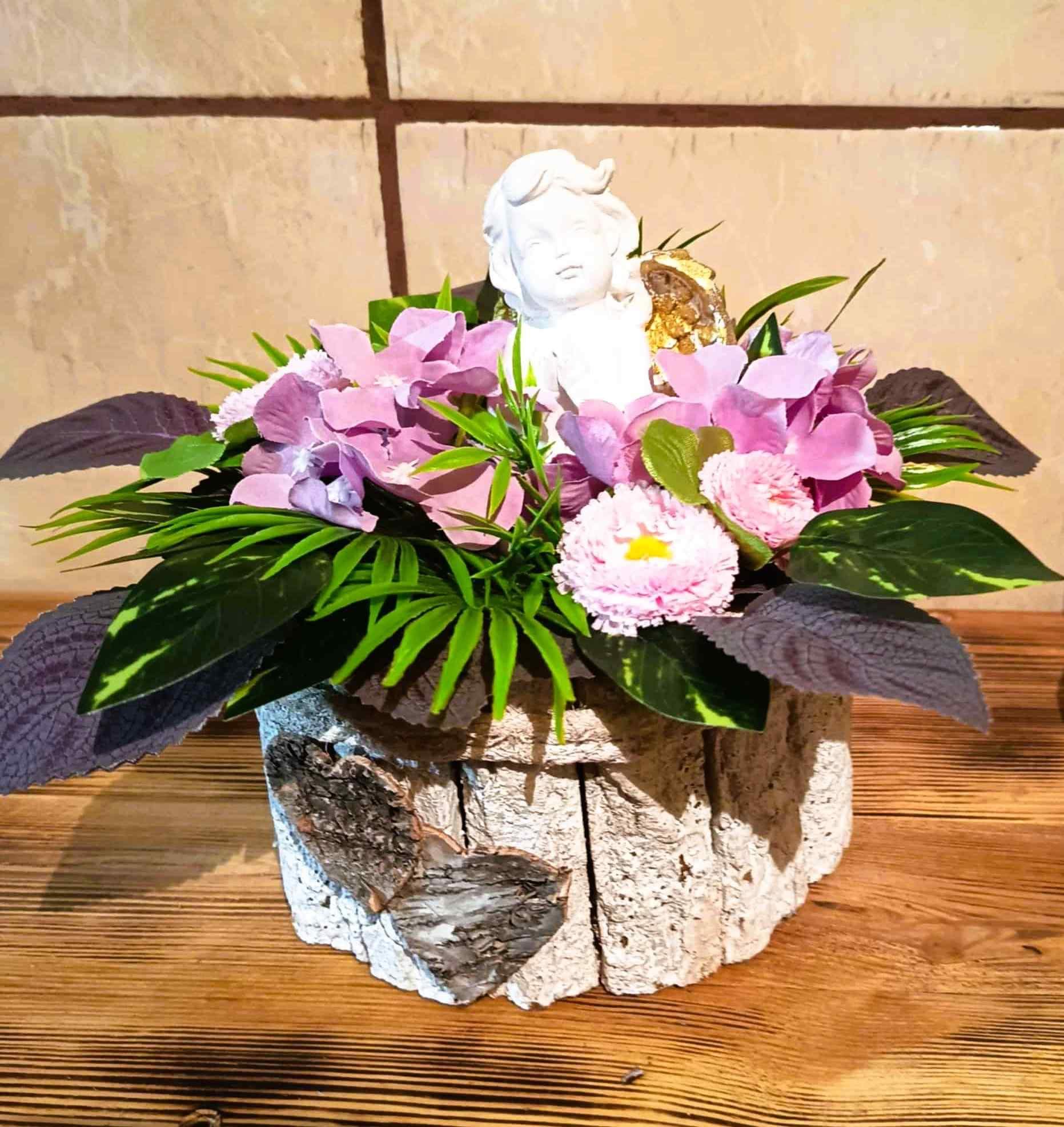 Kompozycja kwiatowa z aniołkiem (2) 4