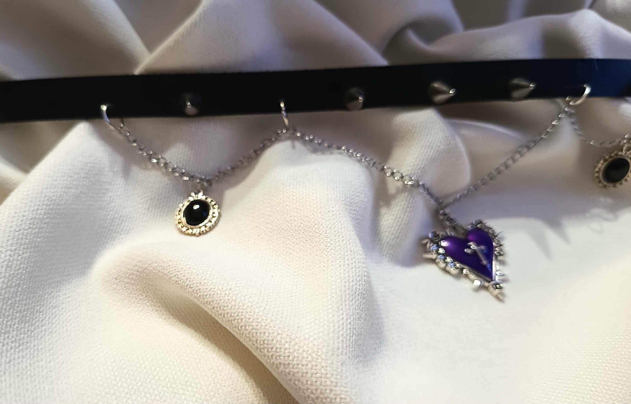 Gotycki choker z sercem w kolorze fioletu 3