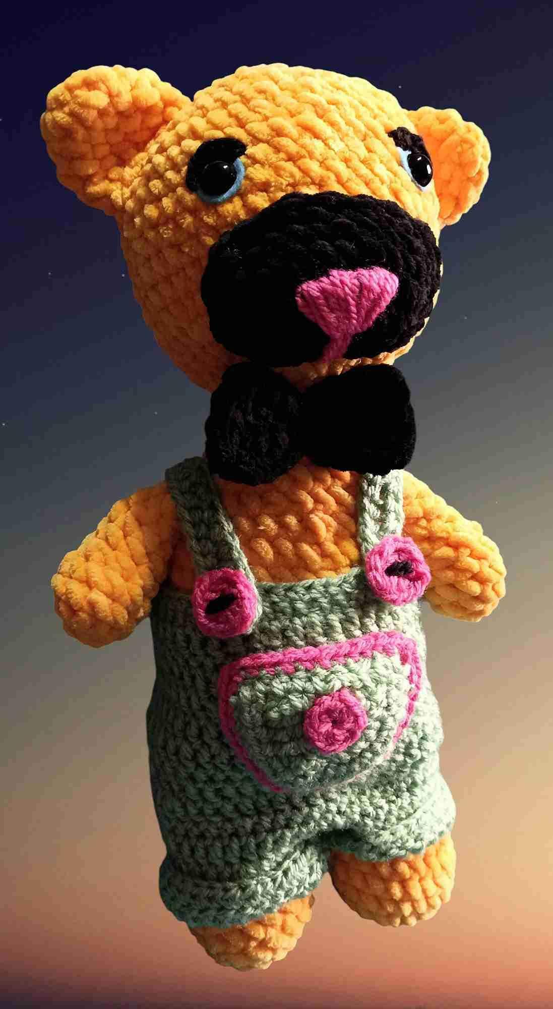 Ręcznie robiony miś w ogrodniczkach 1