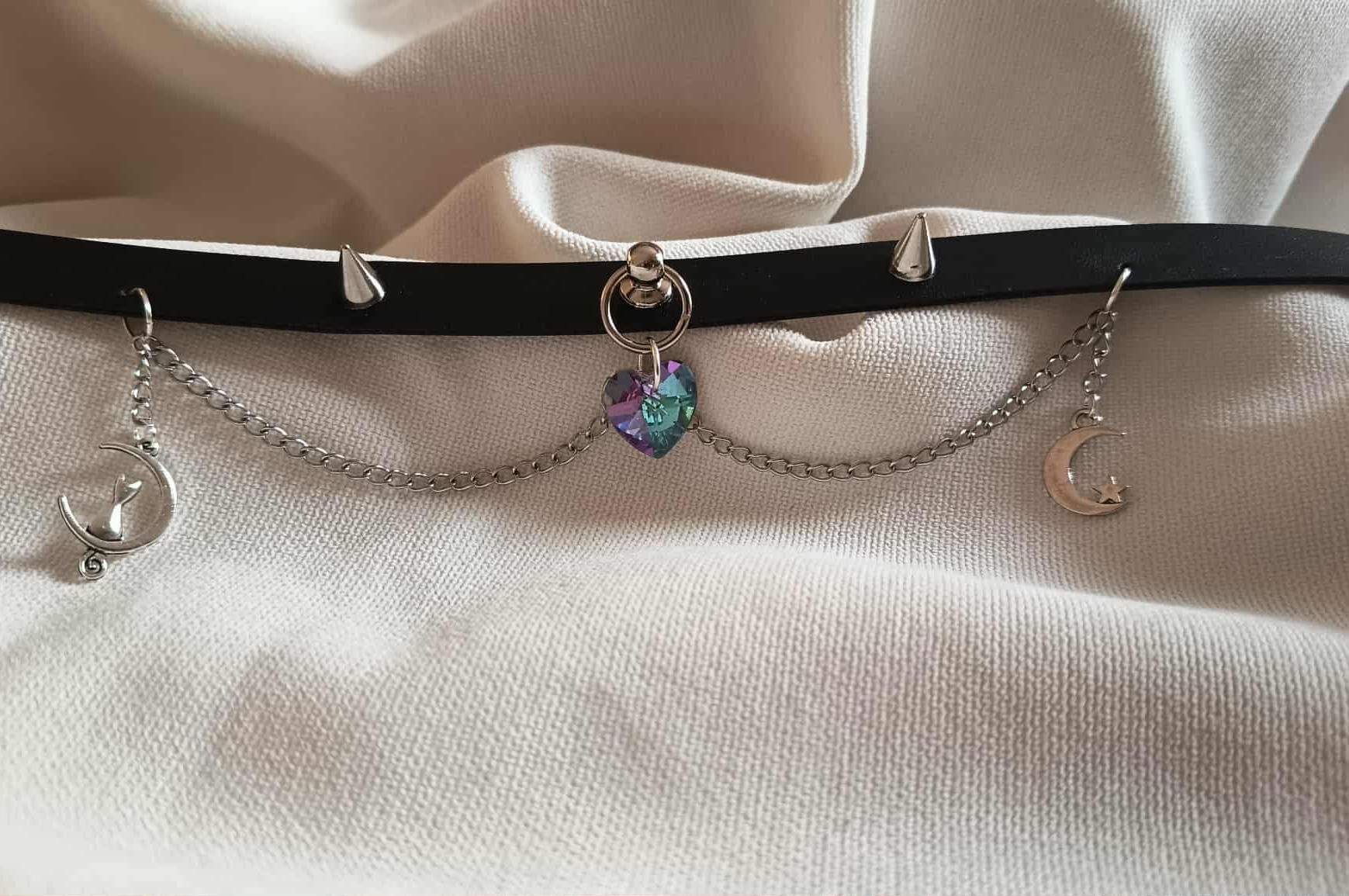 Gotycki choker z kryształowym sercem 1