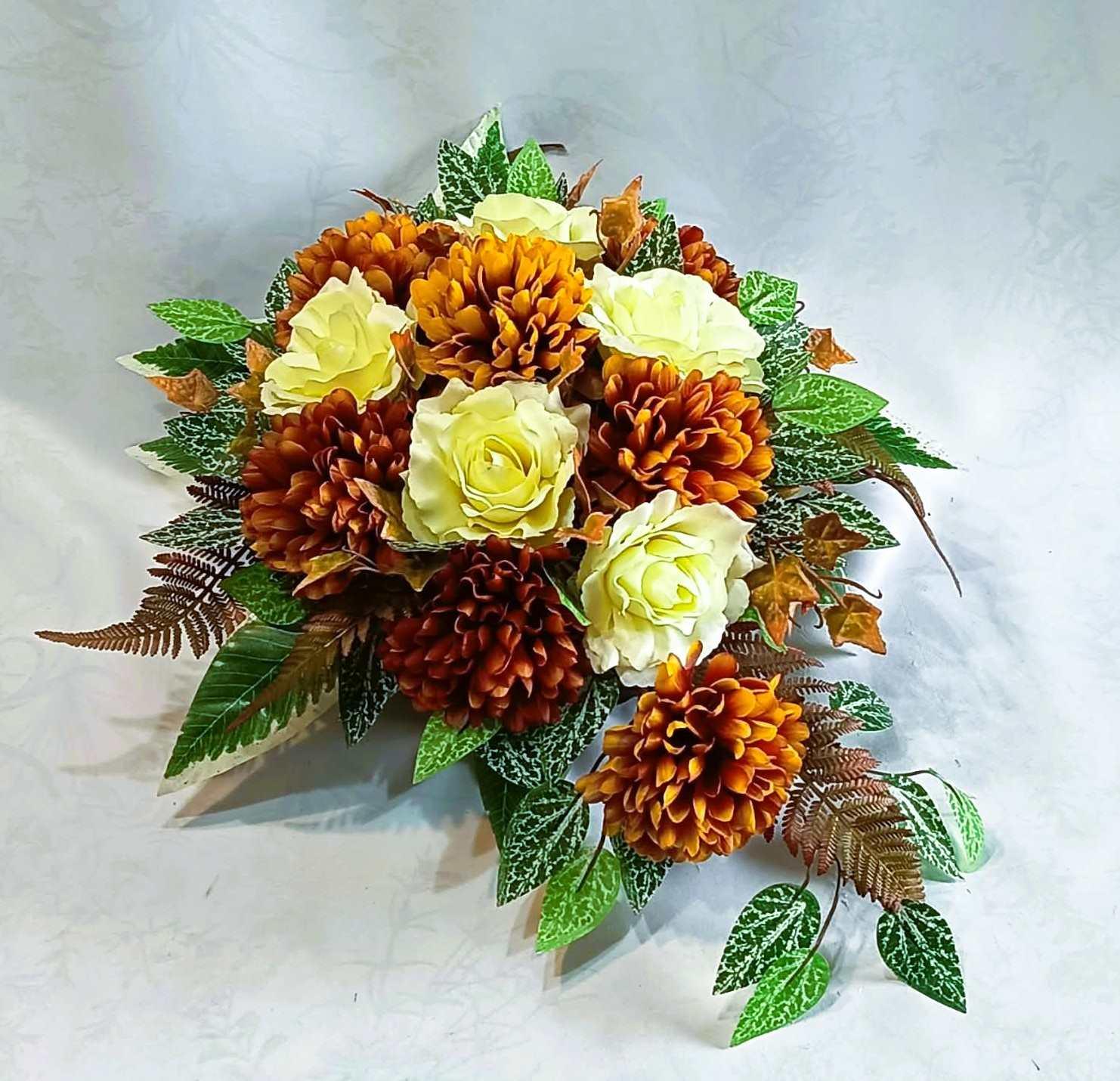 Zestaw nagrobny chryzantemy i róże / Grave arrangement: chrysanthemums and roses #KNG034 2