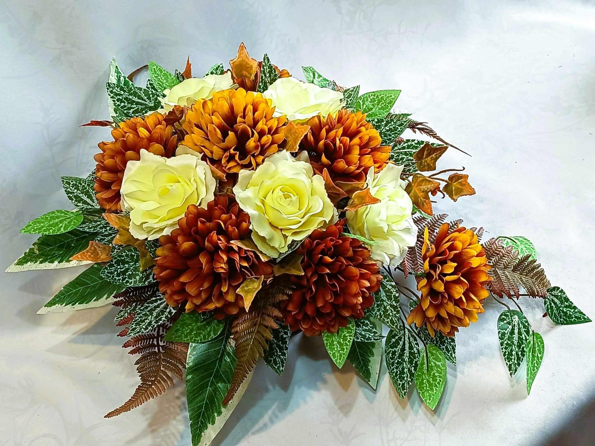Zestaw nagrobny chryzantemy i róże / Grave arrangement: chrysanthemums and roses #KNG034 9