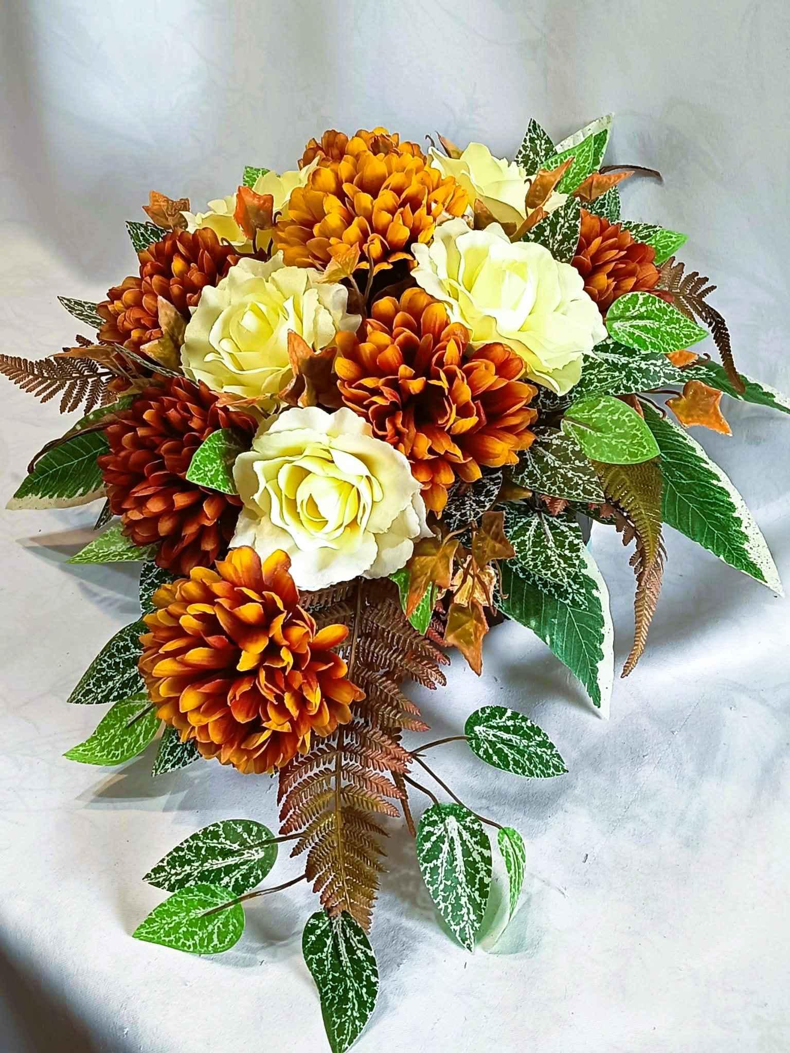 Zestaw nagrobny chryzantemy i róże / Grave arrangement: chrysanthemums and roses #KNG034 5