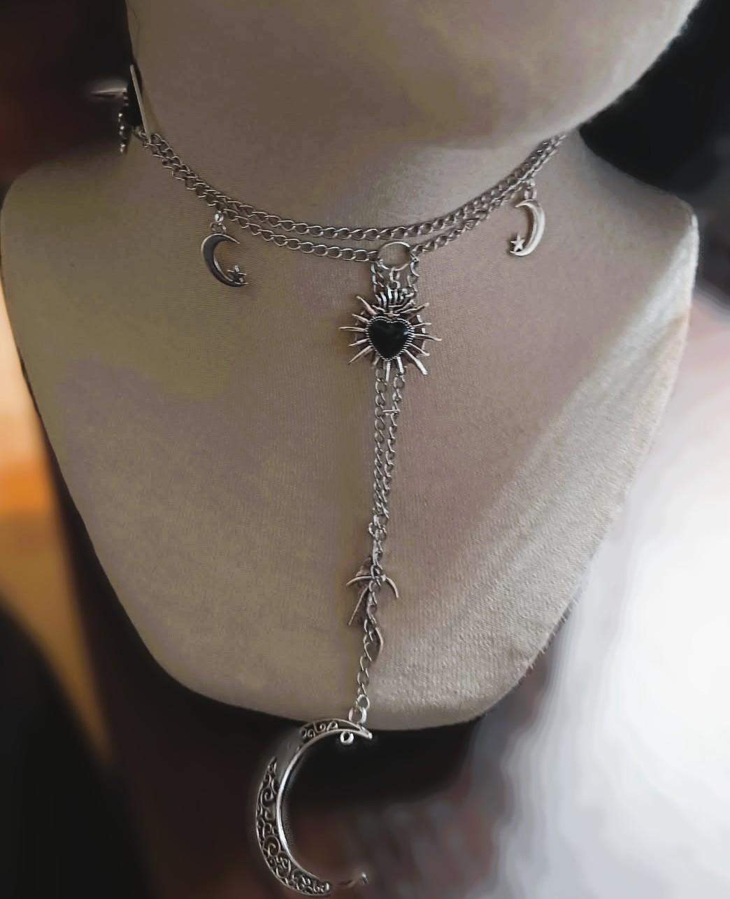 Choker w stylu gotyckim - serce w płonieniach , księżyce i węże#0023 0