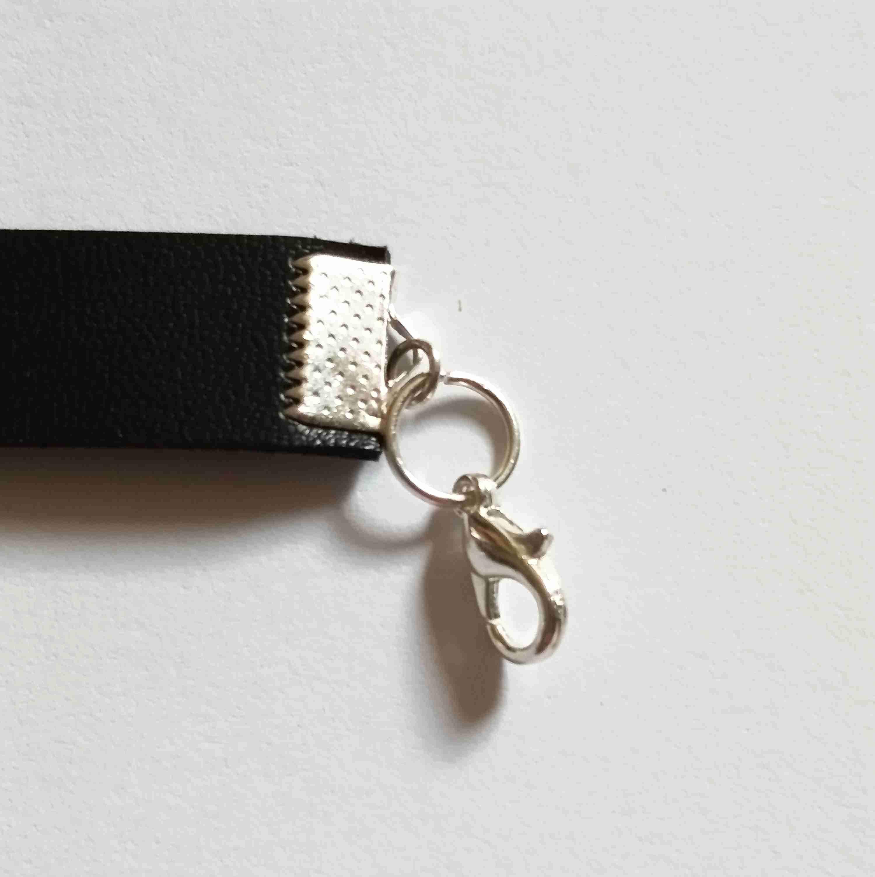 Choker w stylu gotyckim z krzyżem i ćwiekami 3