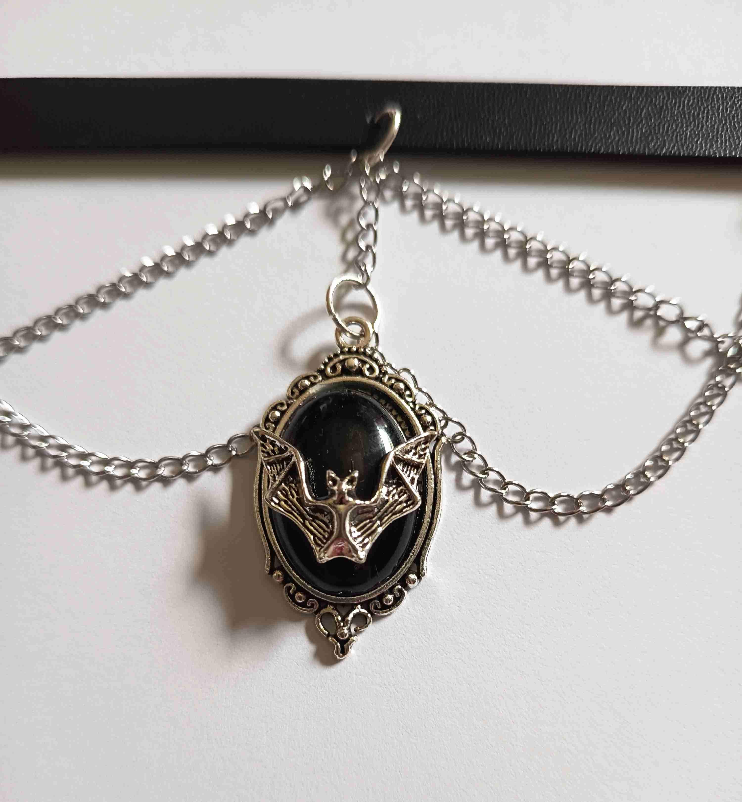 Choker w stylu gotyckim z nietoperzami. 3