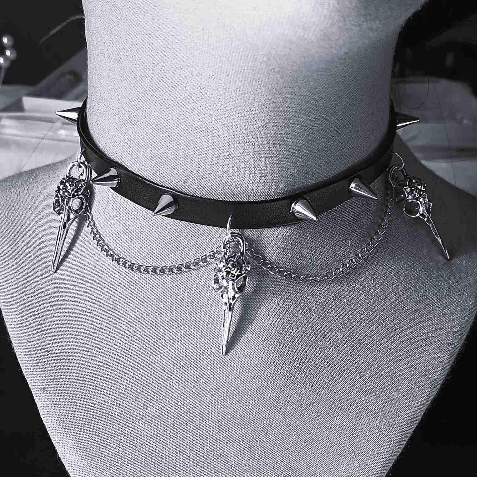 Choker w stylu gotyckim z czaszkami i ćwiekami #0030 0