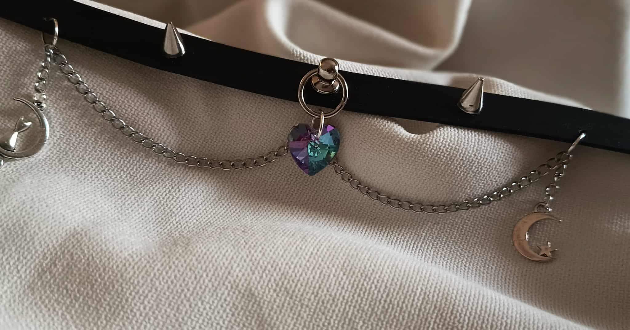 Gotycki choker z kryształowym sercem 4