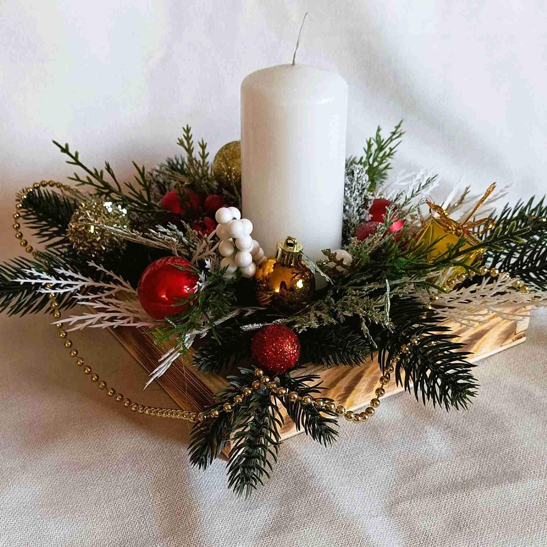 Stroik z białą świecą 3