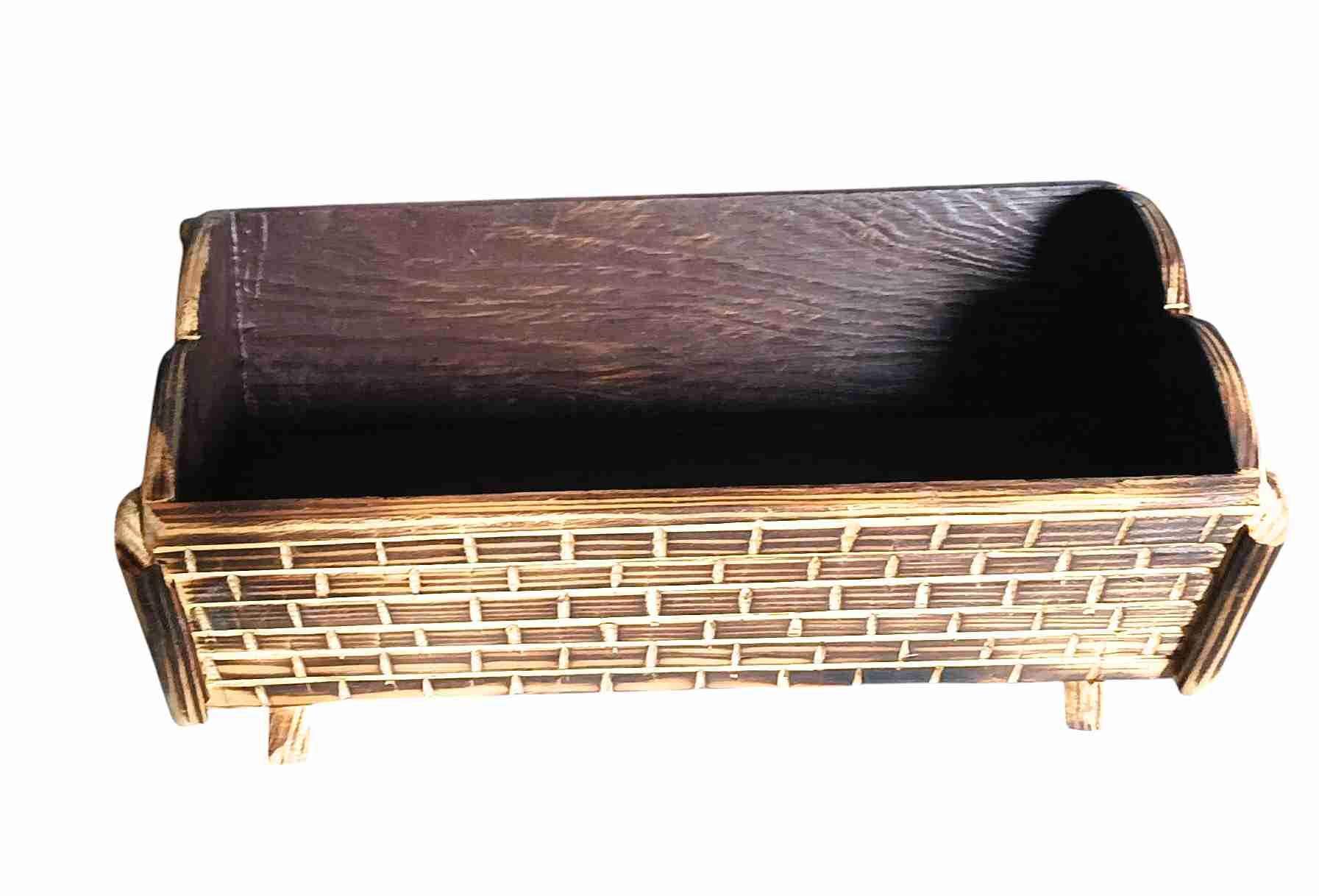 Rustykalna drewniana skrzyneczka z ręcznie rzeźbionym motywem cegiełki 3