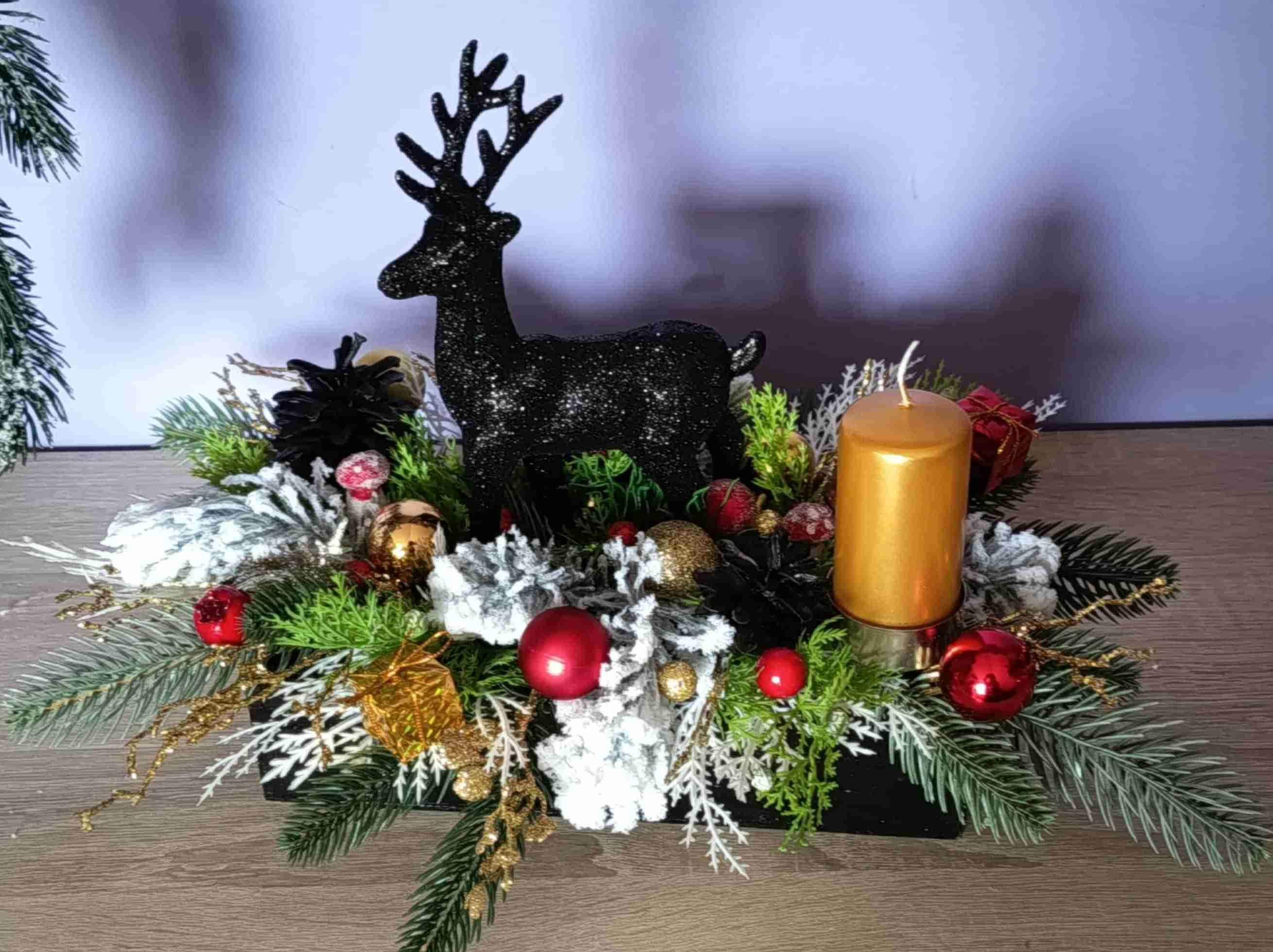 Świąteczna dekoracja z czarnym reniferem. 4