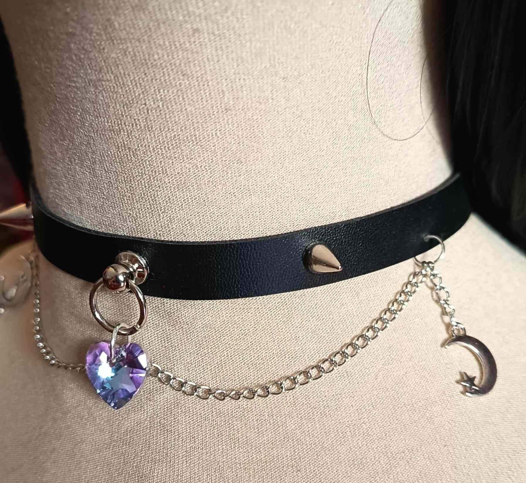 Gotycki choker z kryształowym sercem 3