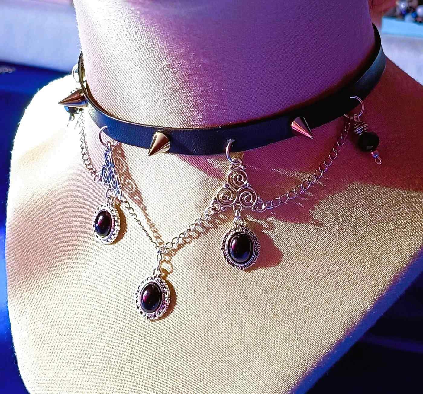 Choker w stylu gotyckim z czarnymi kaboszonami #0029 3