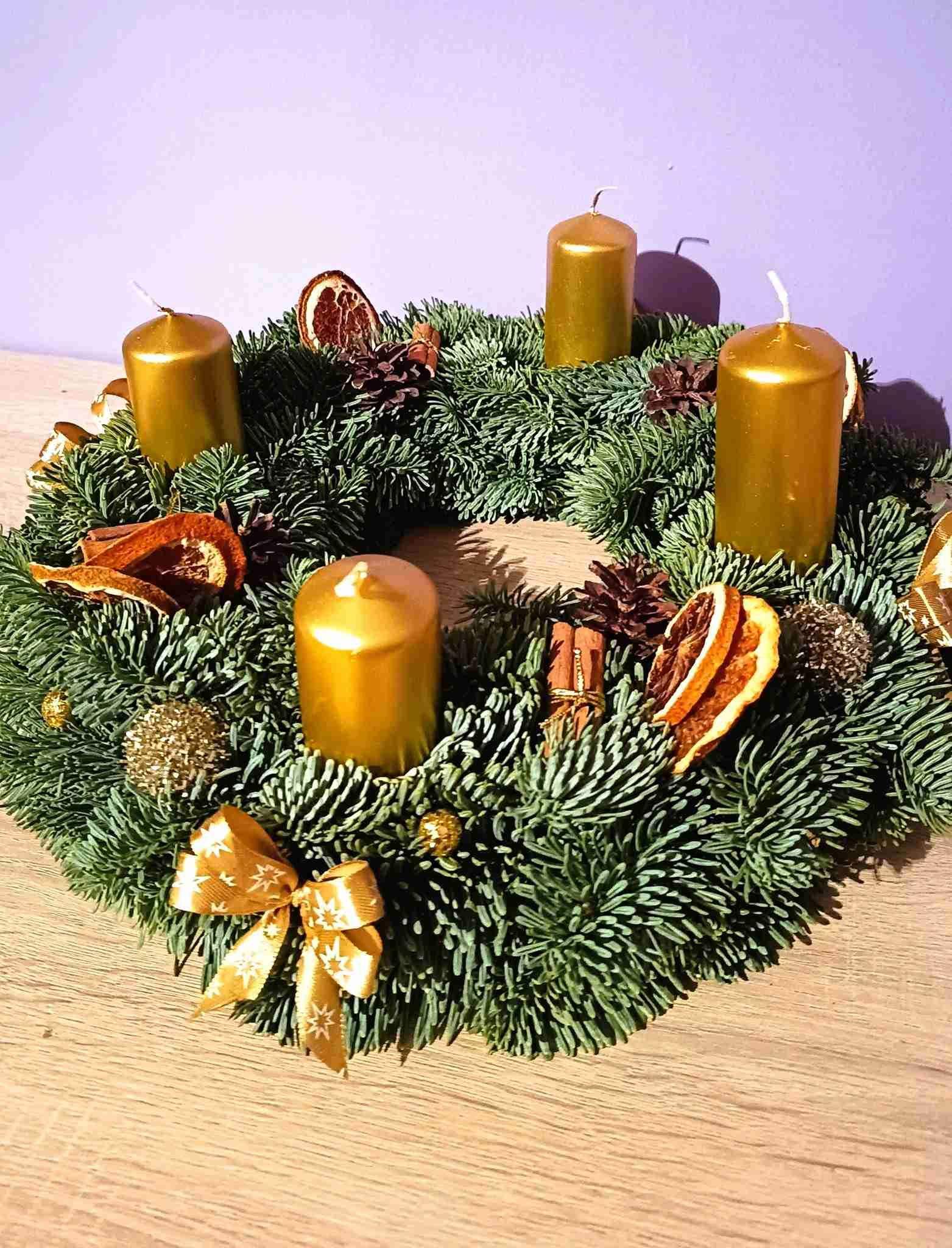 Wianek adwentowy - złoty 0