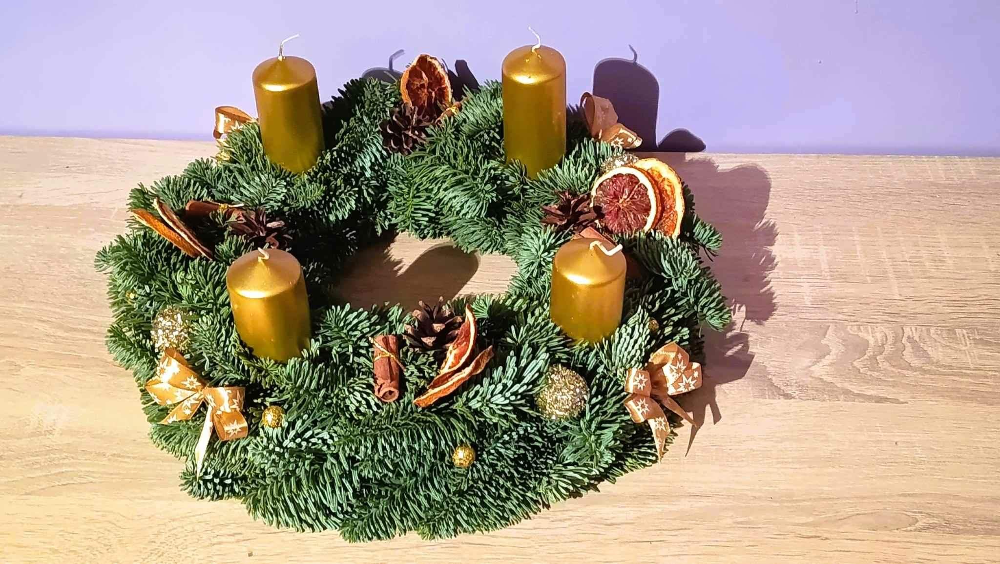 Wianek adwentowy - złoty 5