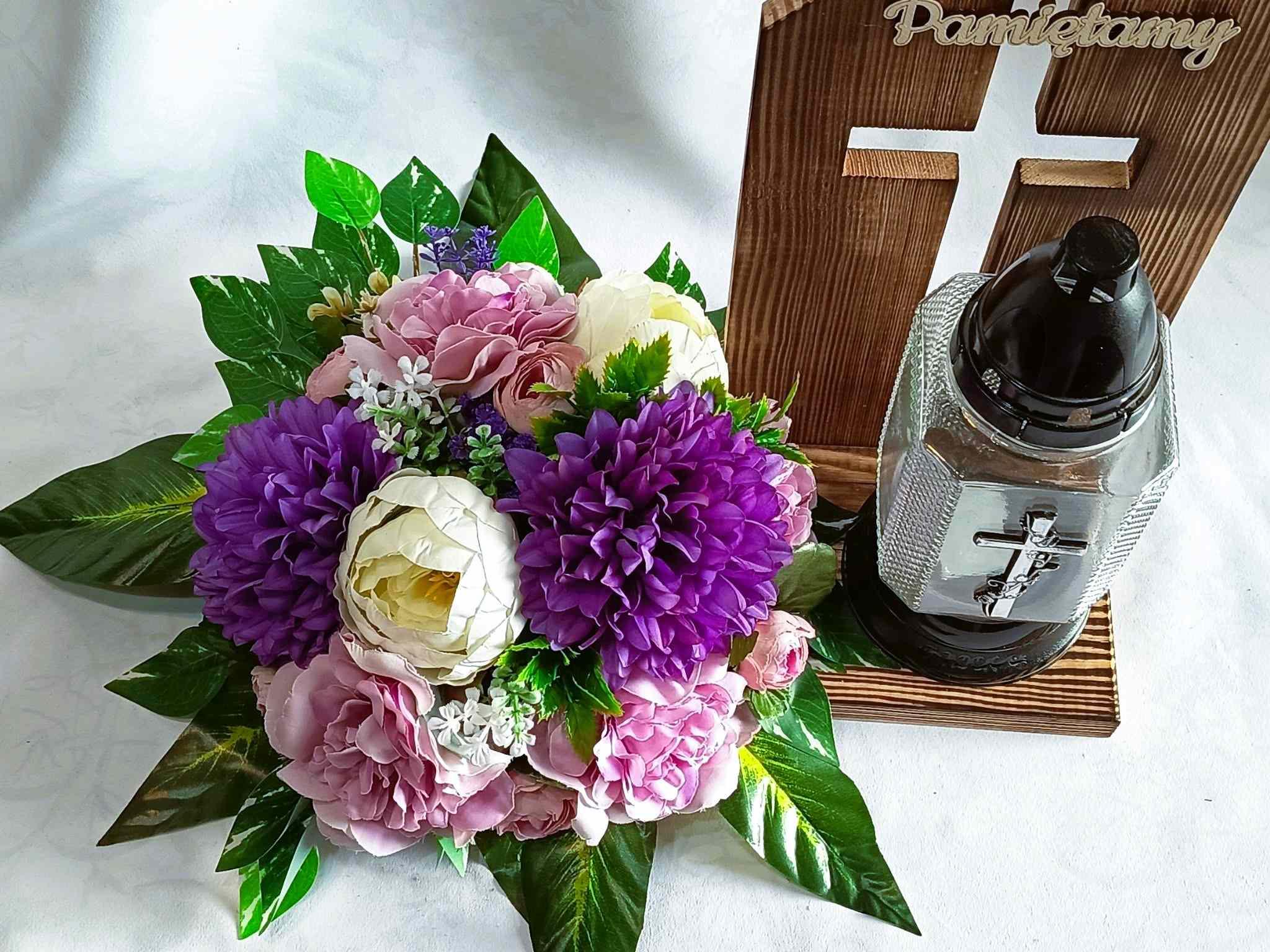 Dekoracja kwiatowa na podstawie z drewna / Floral decoration on a wooden base #KNG024 5