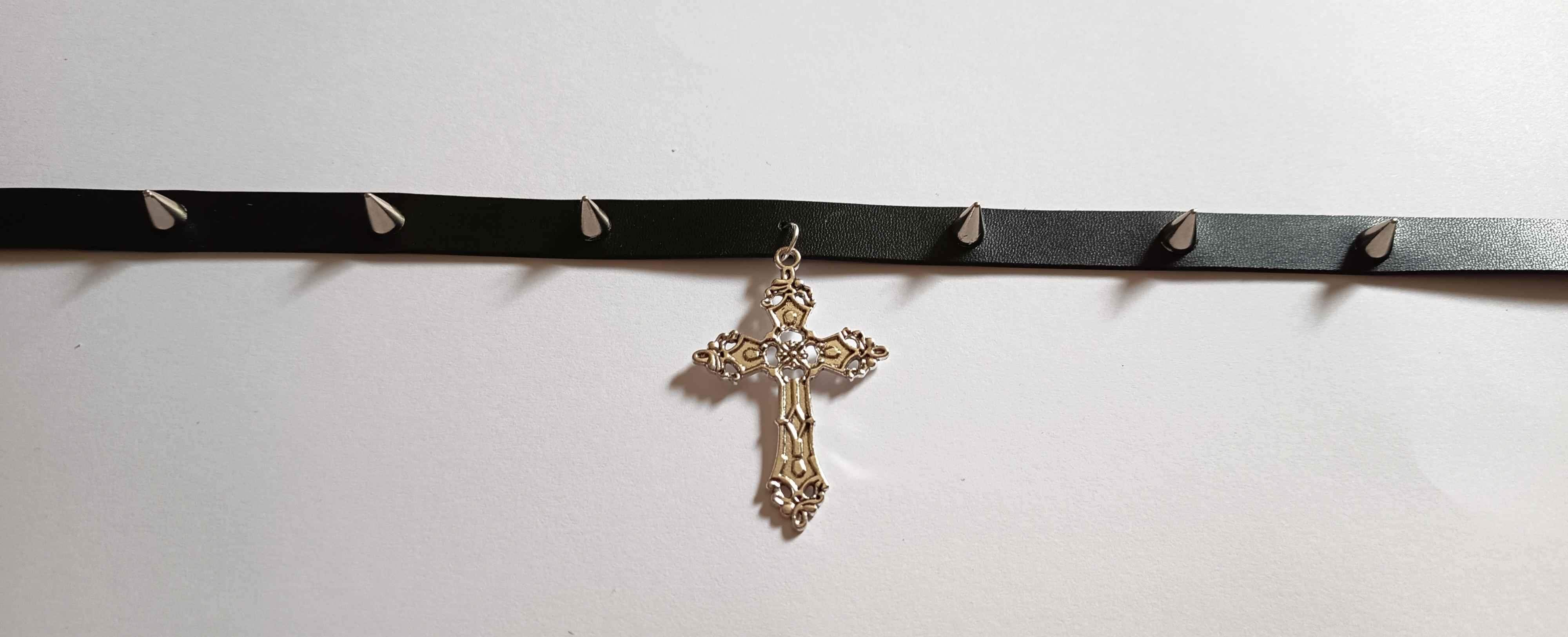 Choker w stylu gotyckim z krzyżem i ćwiekami 6