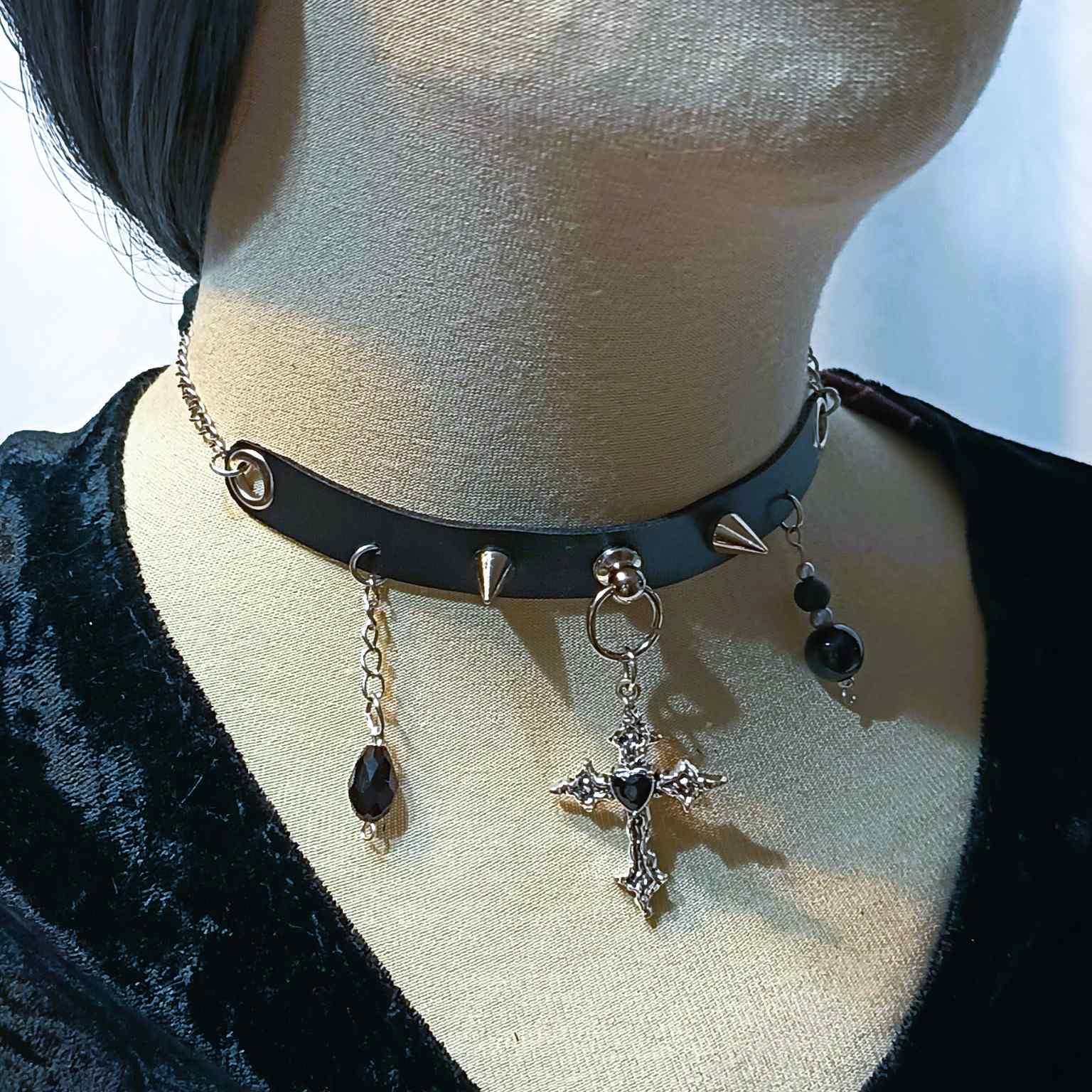 Choker w tylu gotycki z krzyżem / Gothic-style choker with a cross #0032 3