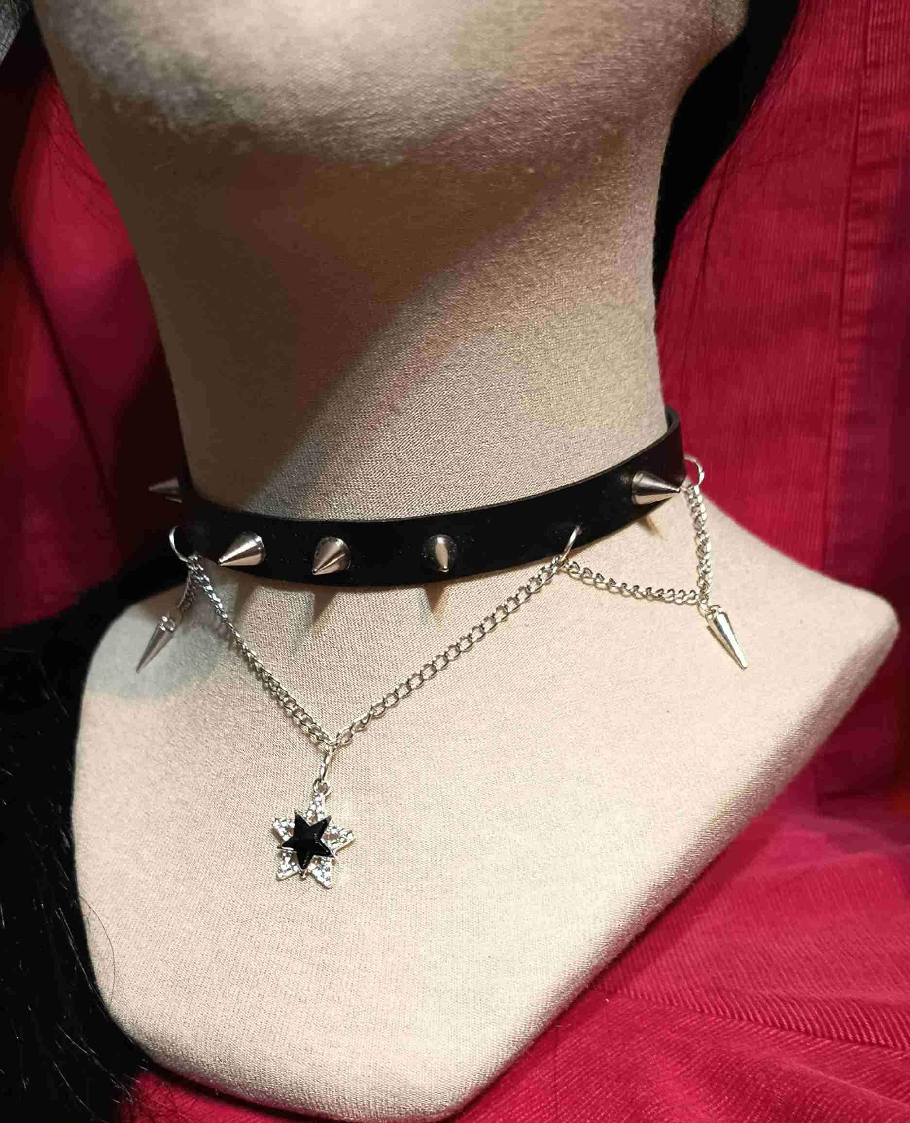 Choker w stylu gotyckim z gwiazdką i soplami 4