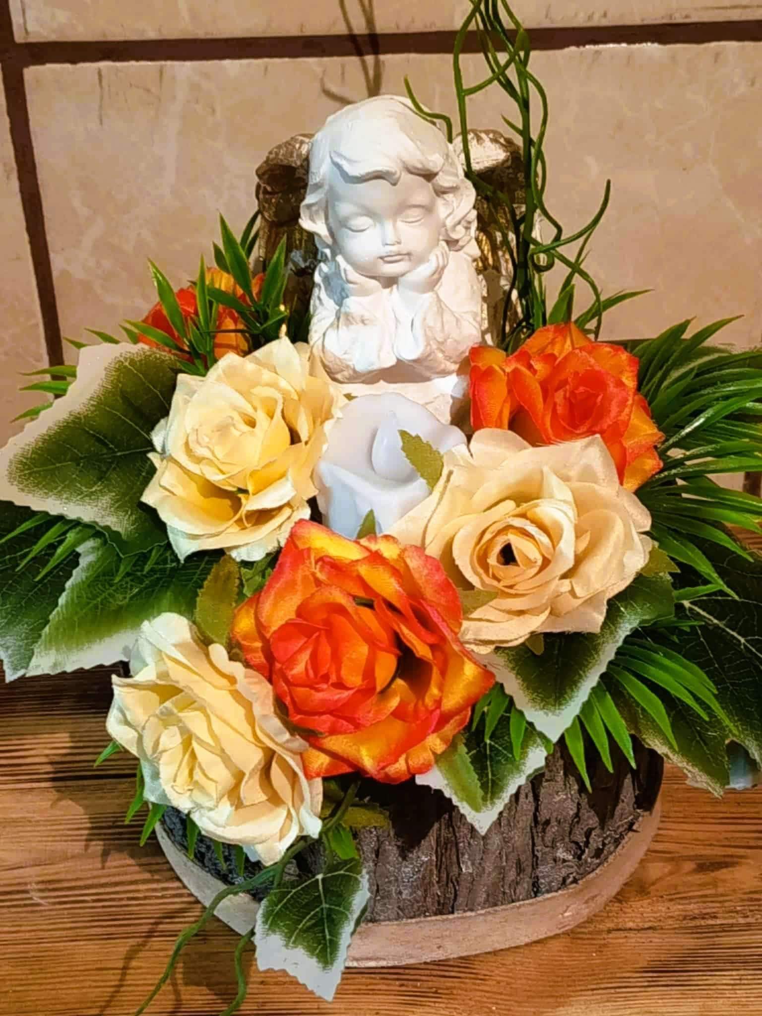 Kompozycja nagrobna z aniołkiem 0