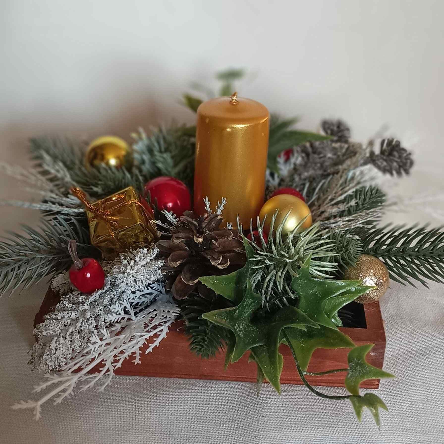 Stroik ze złotą świecą 7