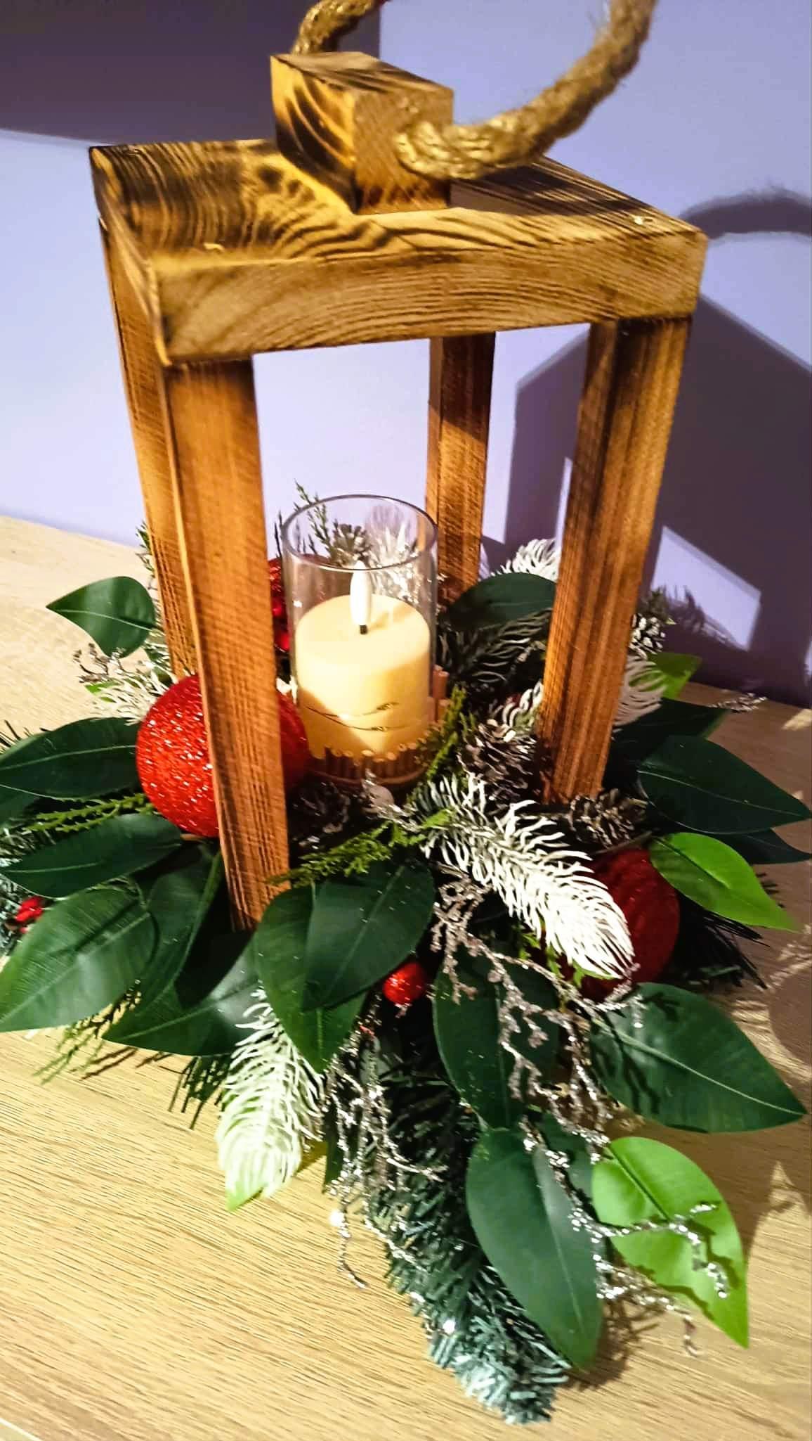 Świąteczna latarnia ze światełkiem 1