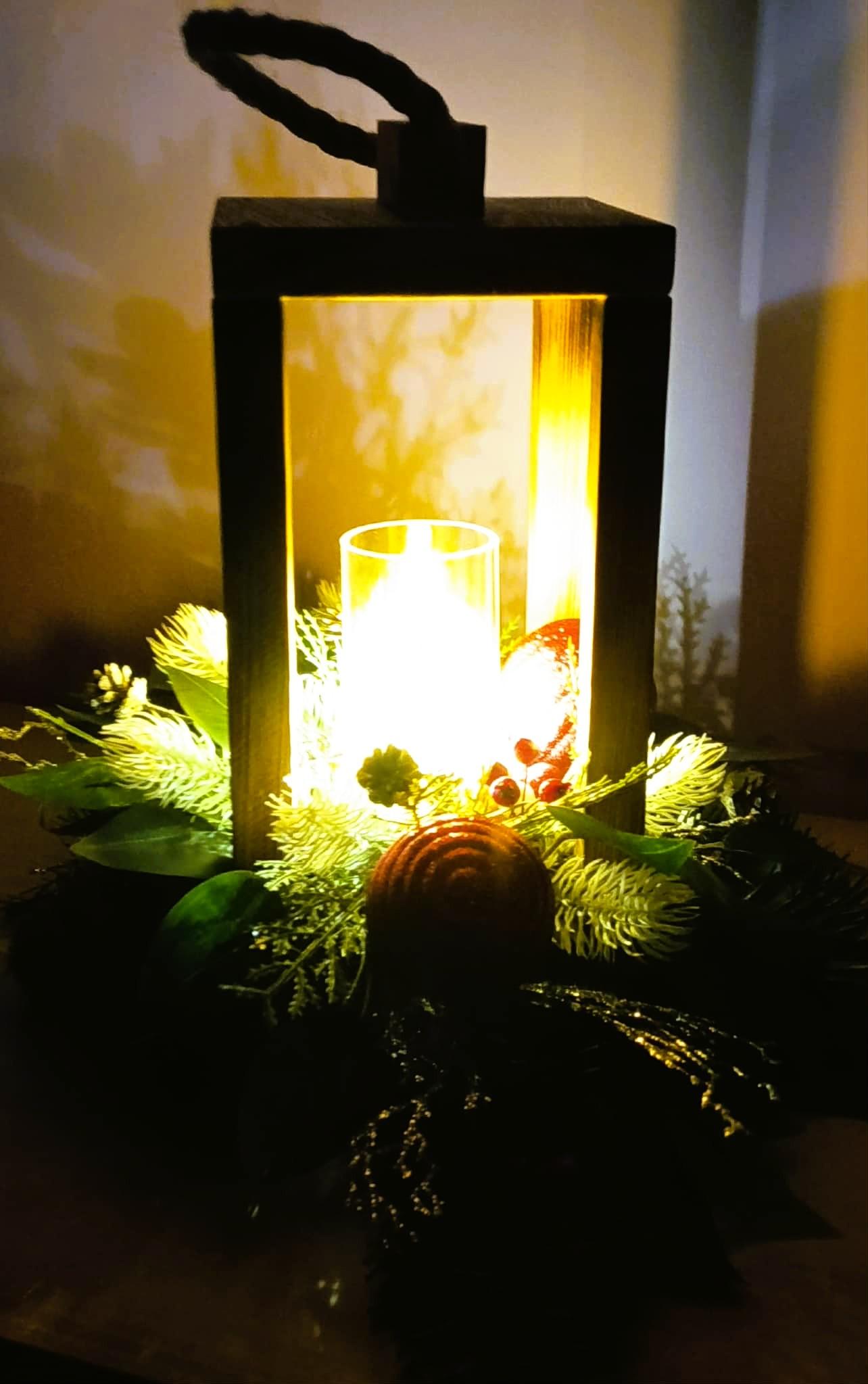 Świąteczna latarnia ze światełkiem 2