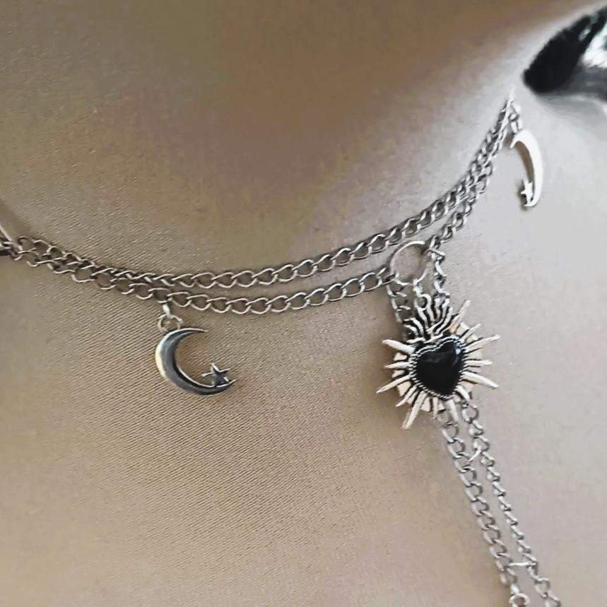Choker w stylu gotyckim - serce w płonieniach , księżyce i węże#0023 1