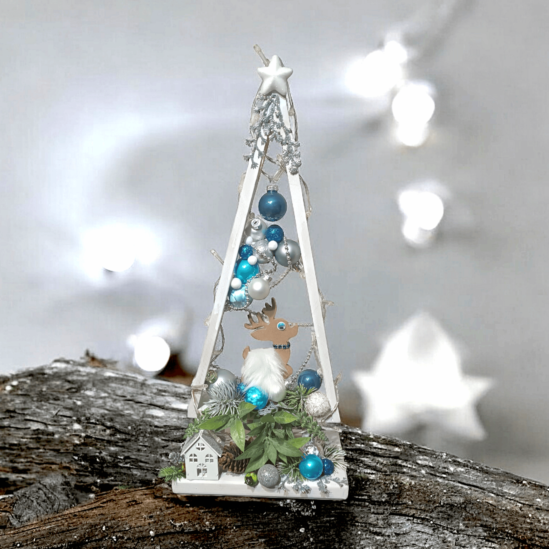 Świąteczna, drewniana choinka z lampkami 1